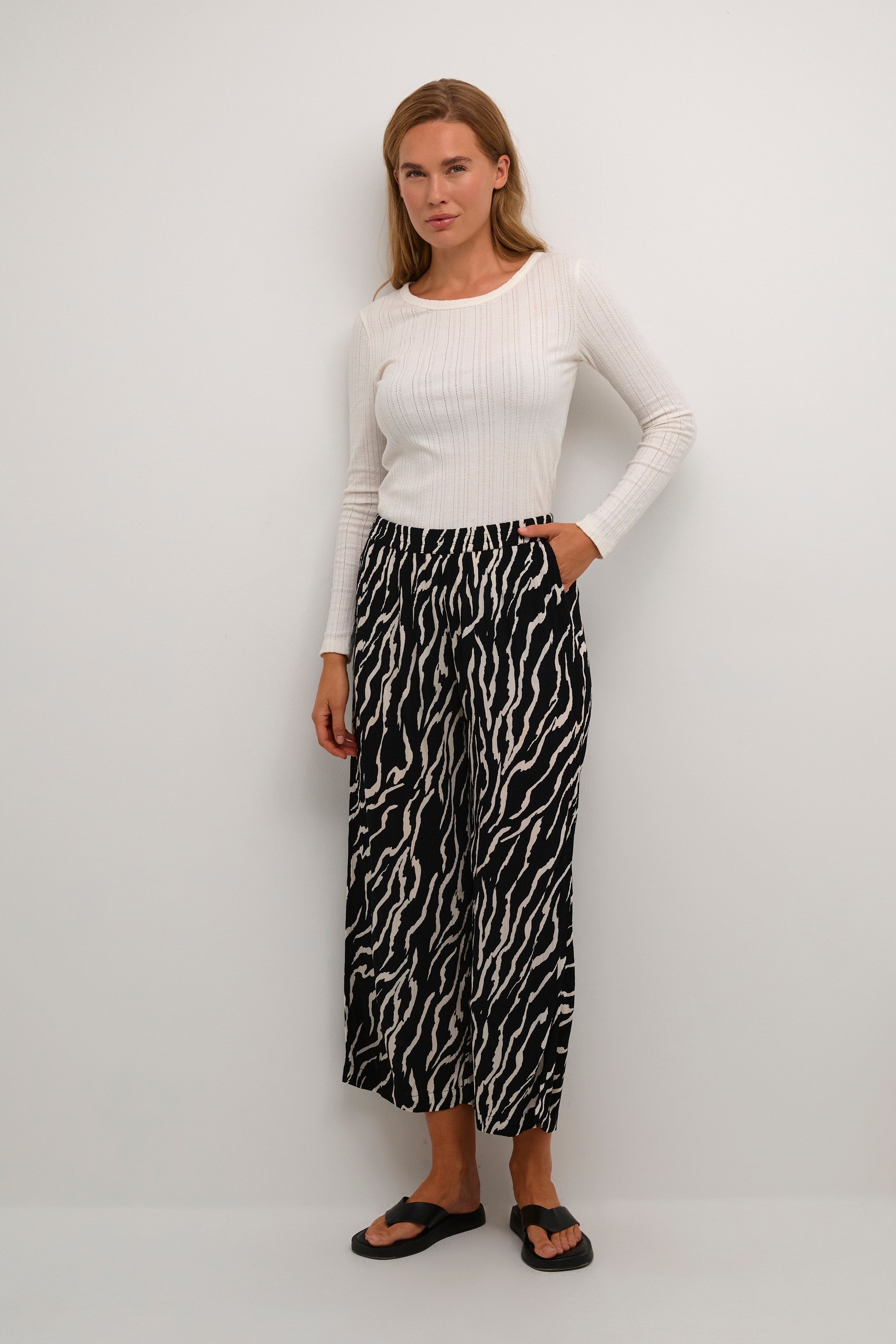 KAdacia Trousers LOOKBOOK FRONT 10508490-103939