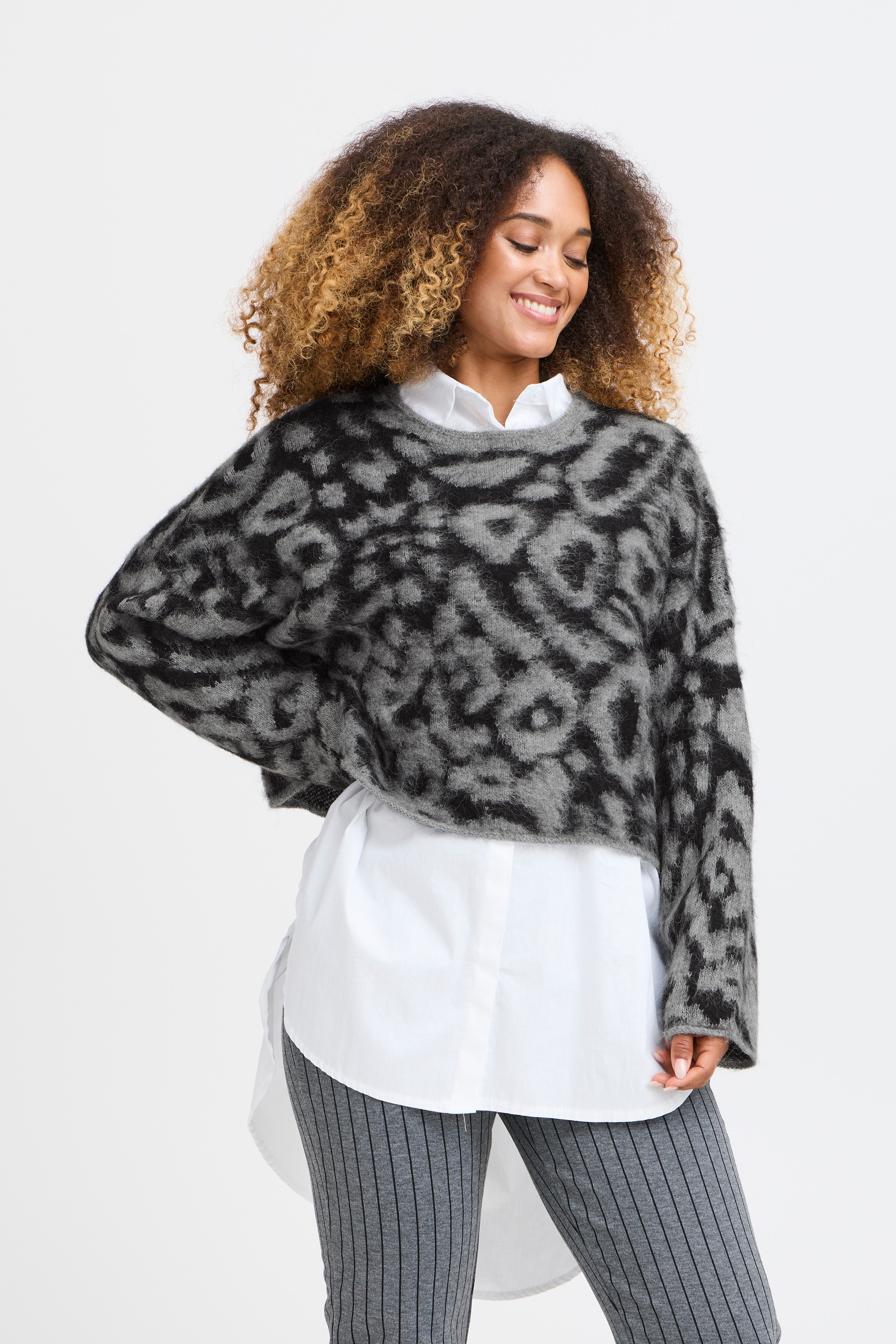 SBBEKA Pullover LOOKBOOK FRONT 22100777-203619