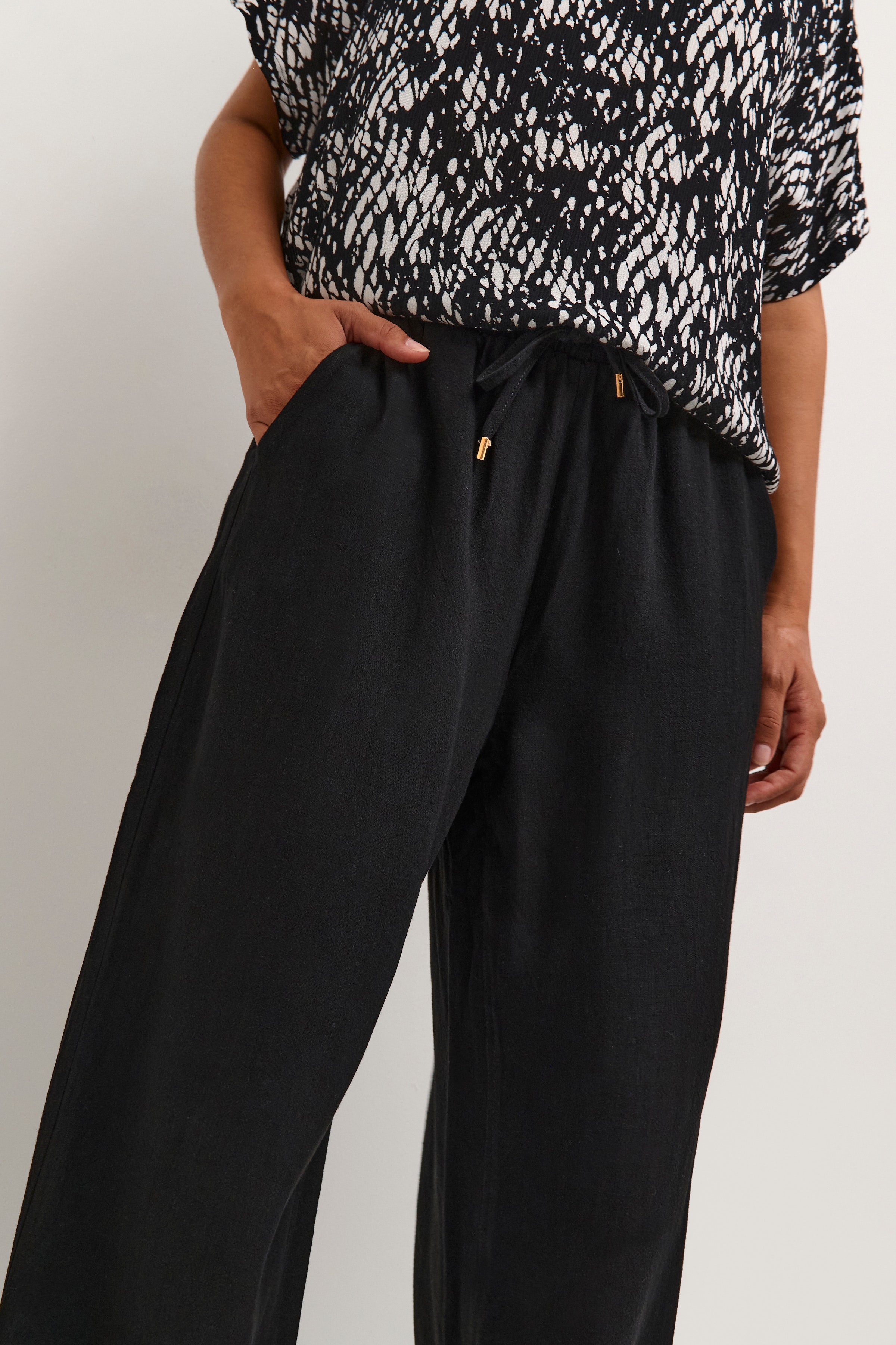 KAliny Trousers LOOKBOOK DETAIL 10507526-100121