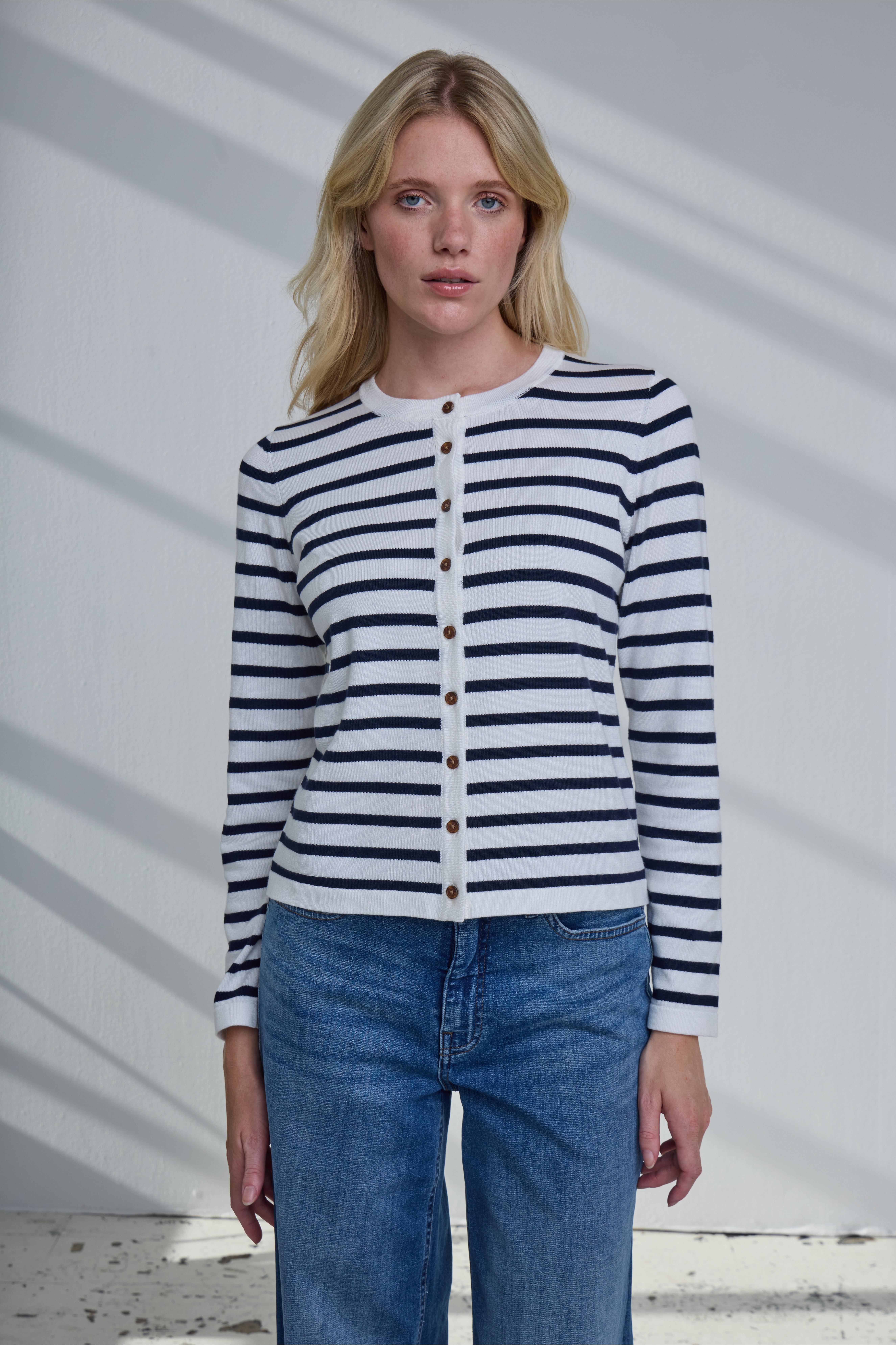 IHLULS Cardigan LOCATION NONE 20125808-900007009