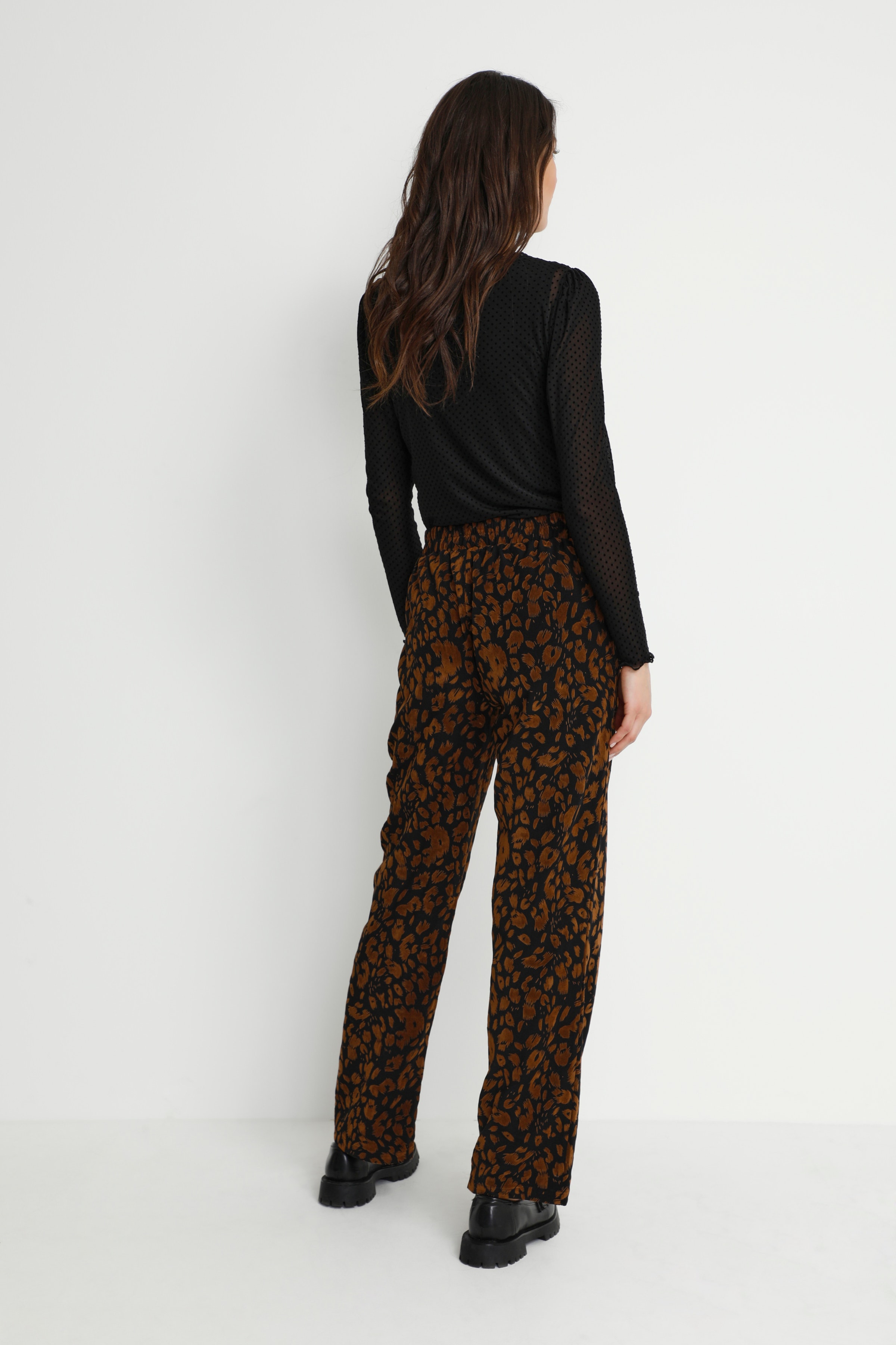 CRUnagi Trousers LOOKBOOK BACK 10610520-103298