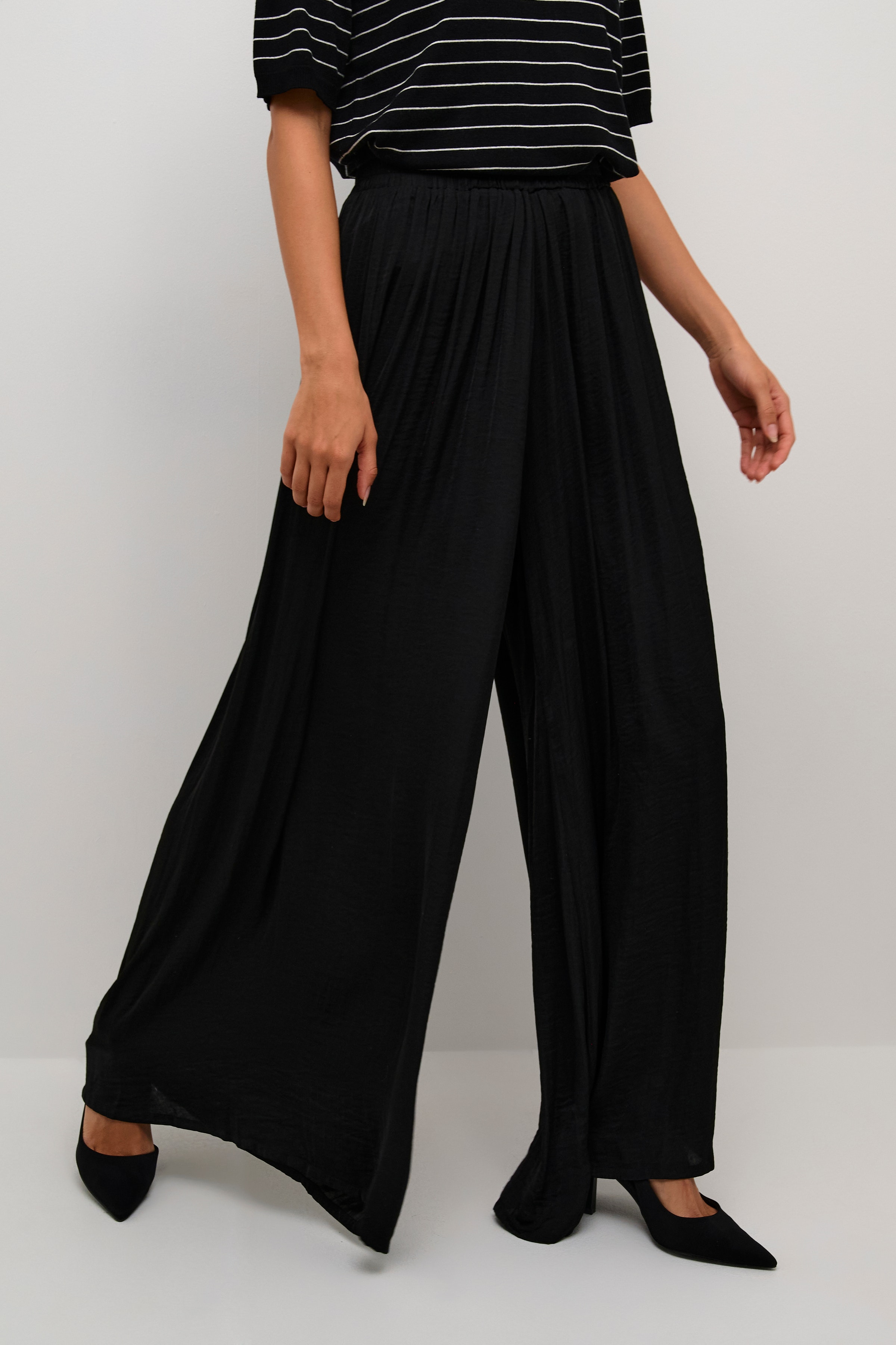 KAallie Bukser LOOKBOOK FRONT 10508761-100121