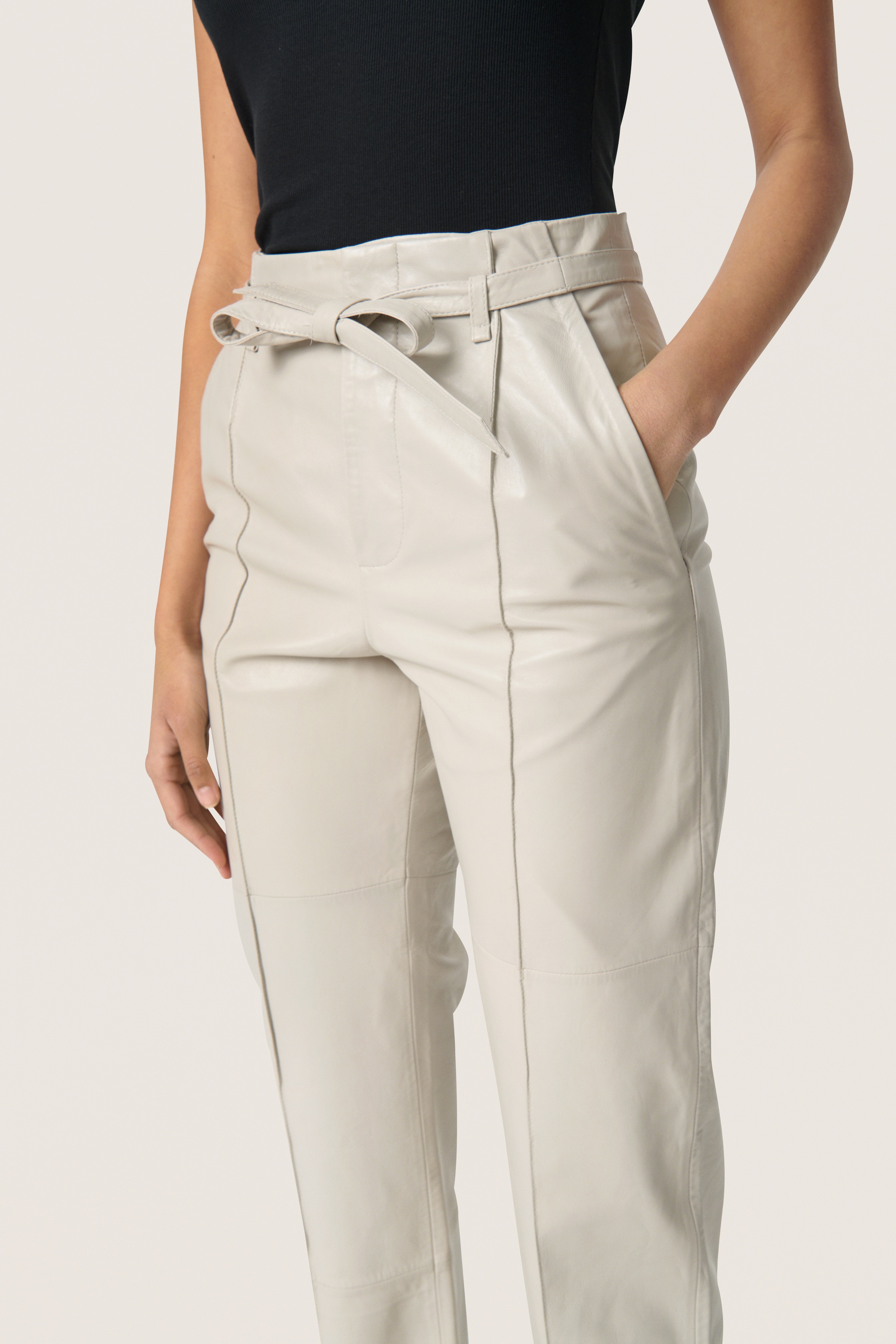 SLAyonna Trousers LOOKBOOK DETAIL 30408061-130404