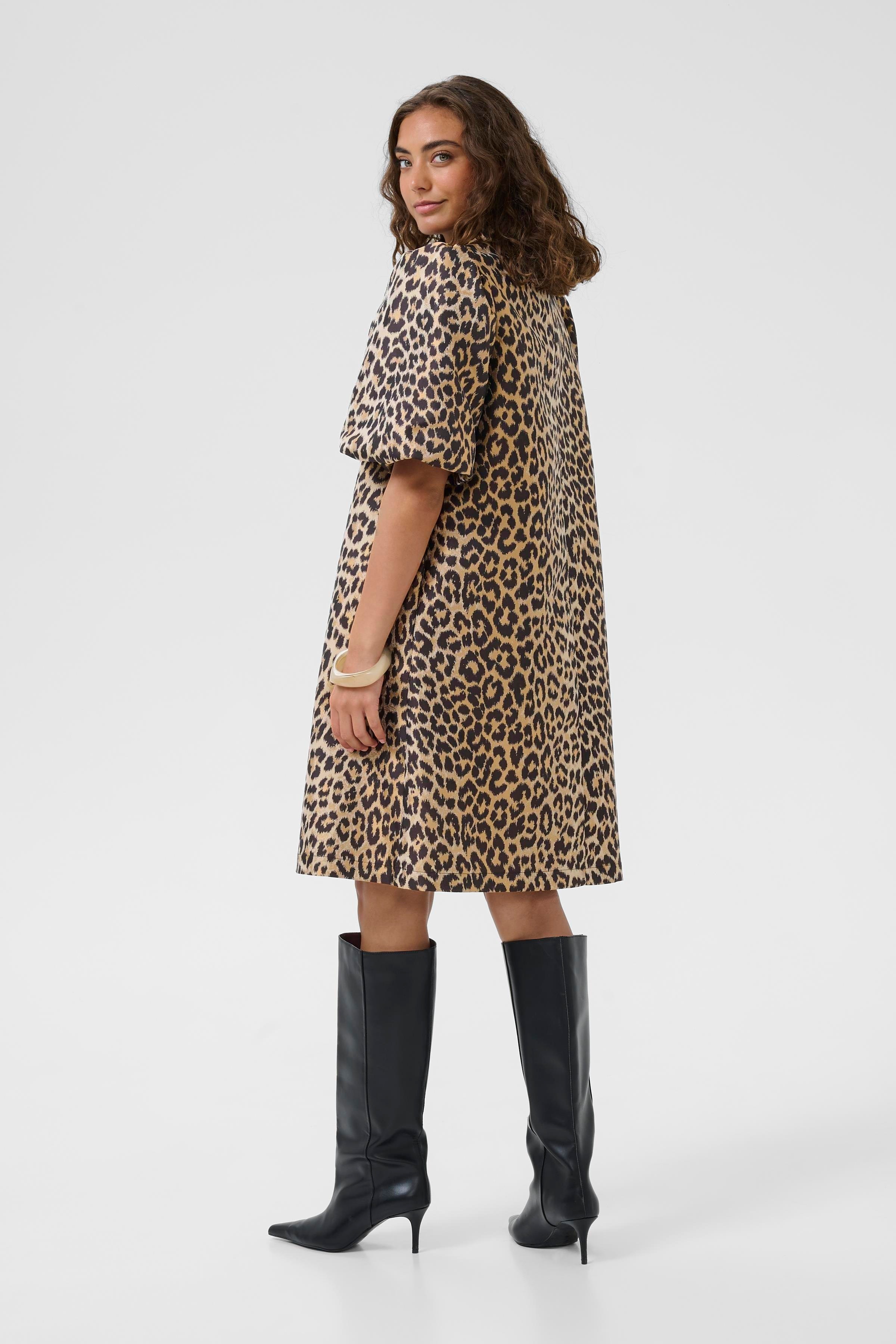 CUcarol Leopardkjole LOOKBOOK BACK 50112375-107401