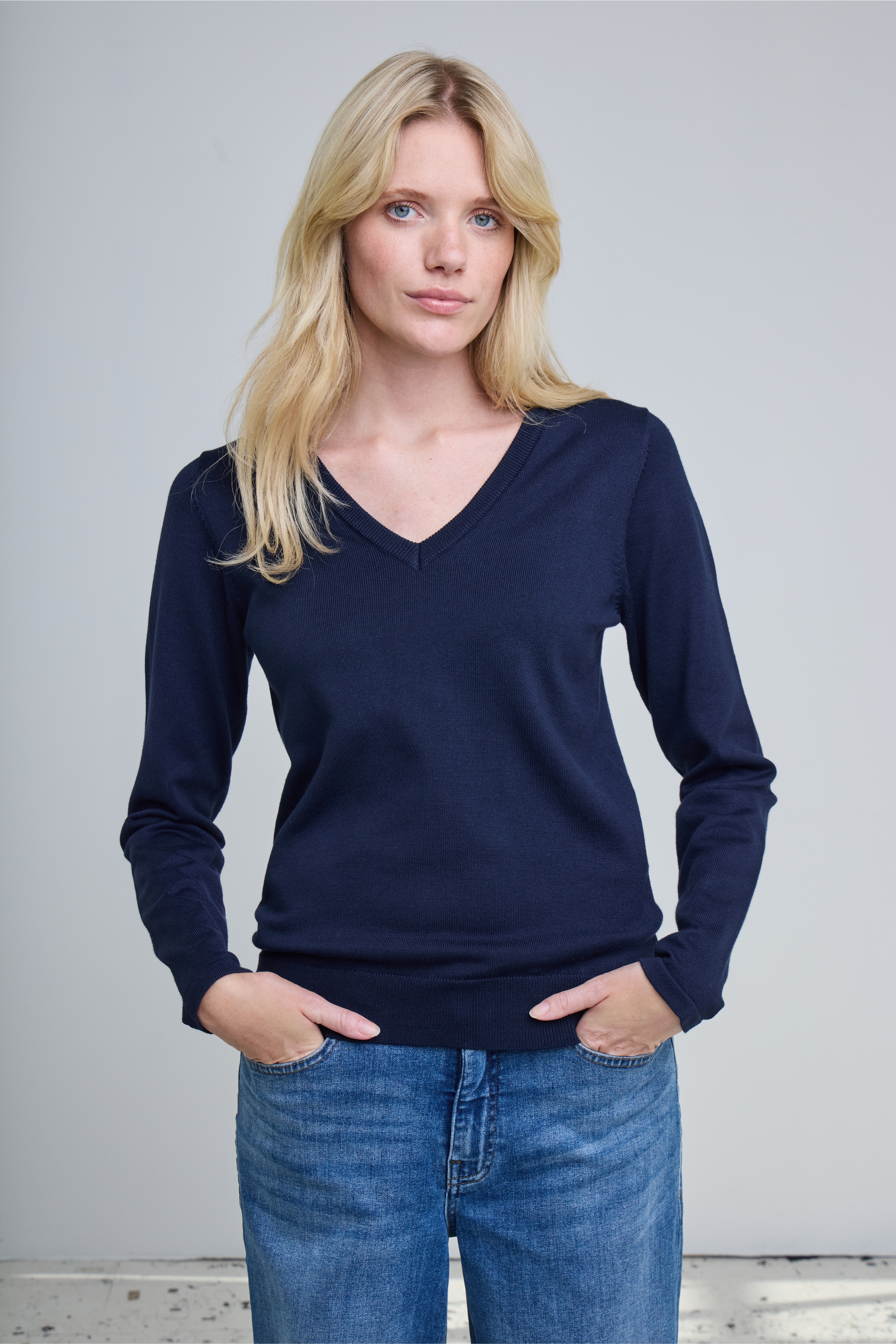 IHLULS V-Neck Pullover LOCATION NONE 20125815-194010