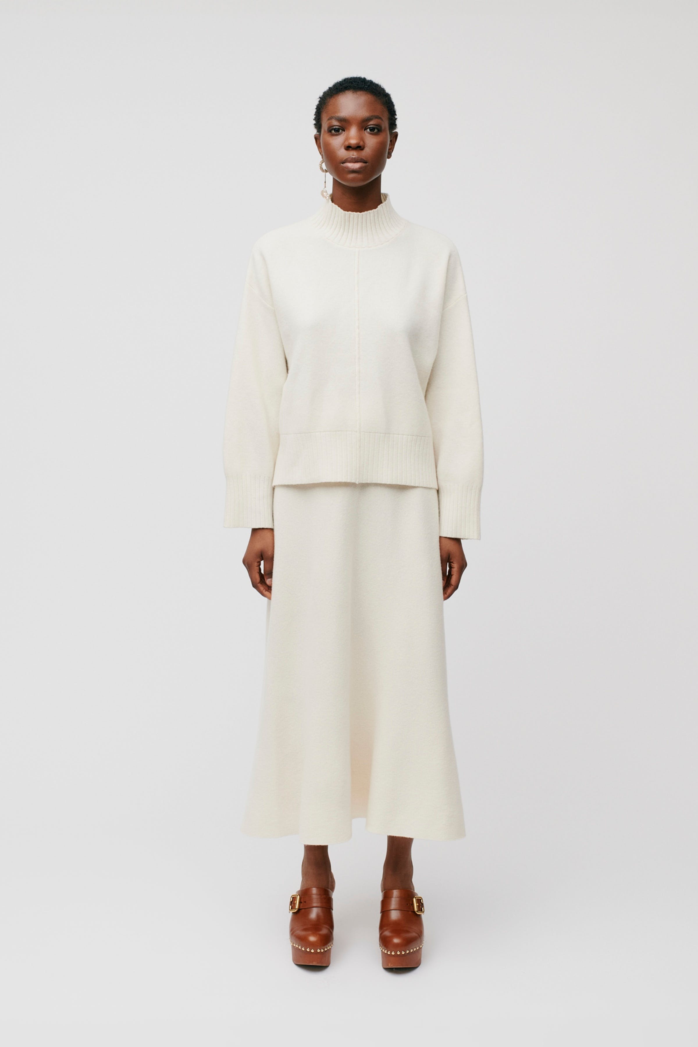 KAIA Skirt LOOKBOOK FRONT 30600380-WH020