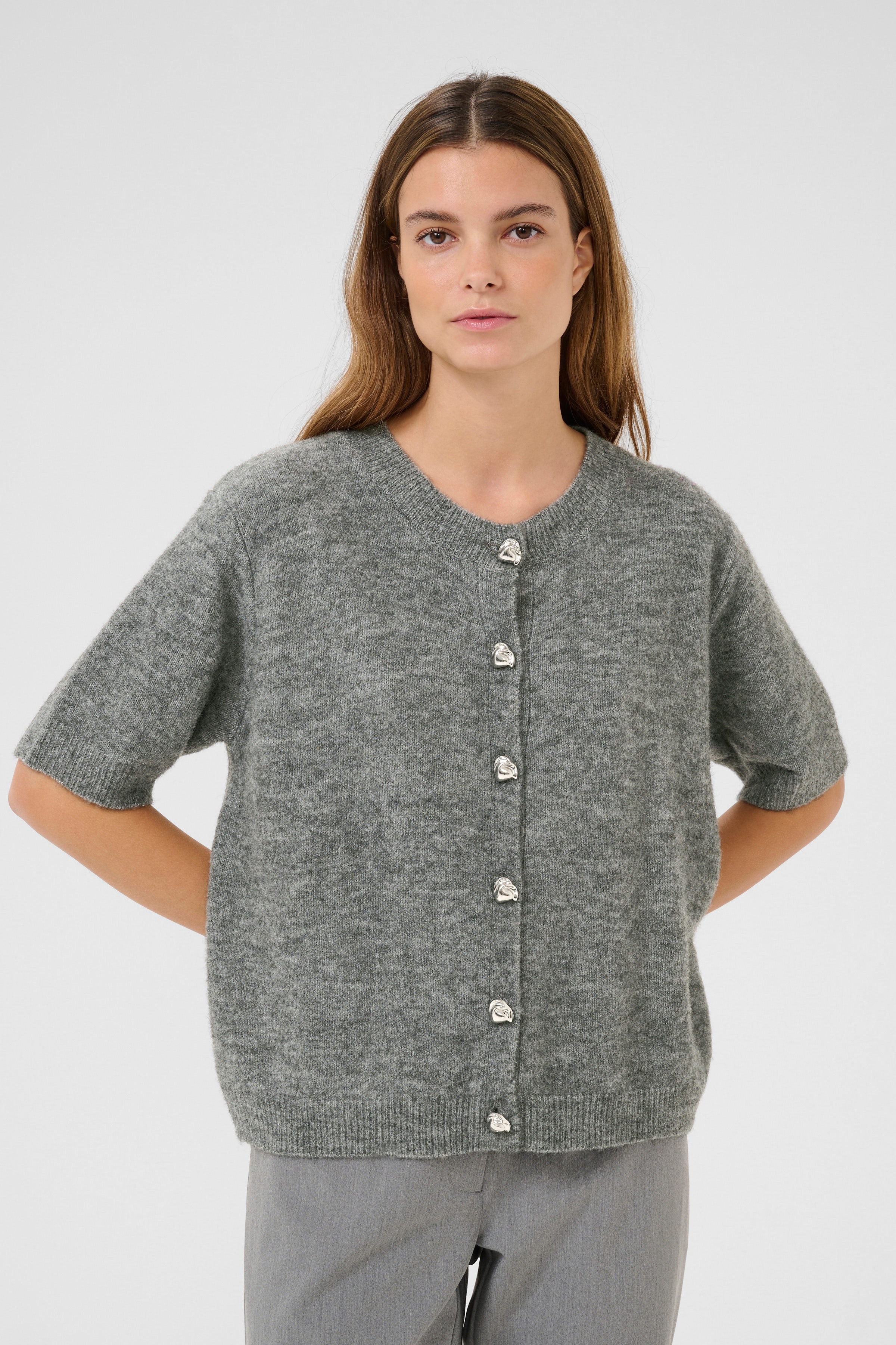 KBNoabelle Kortærmet strikket cardigan LOOKBOOK FRONT 10105394-105059