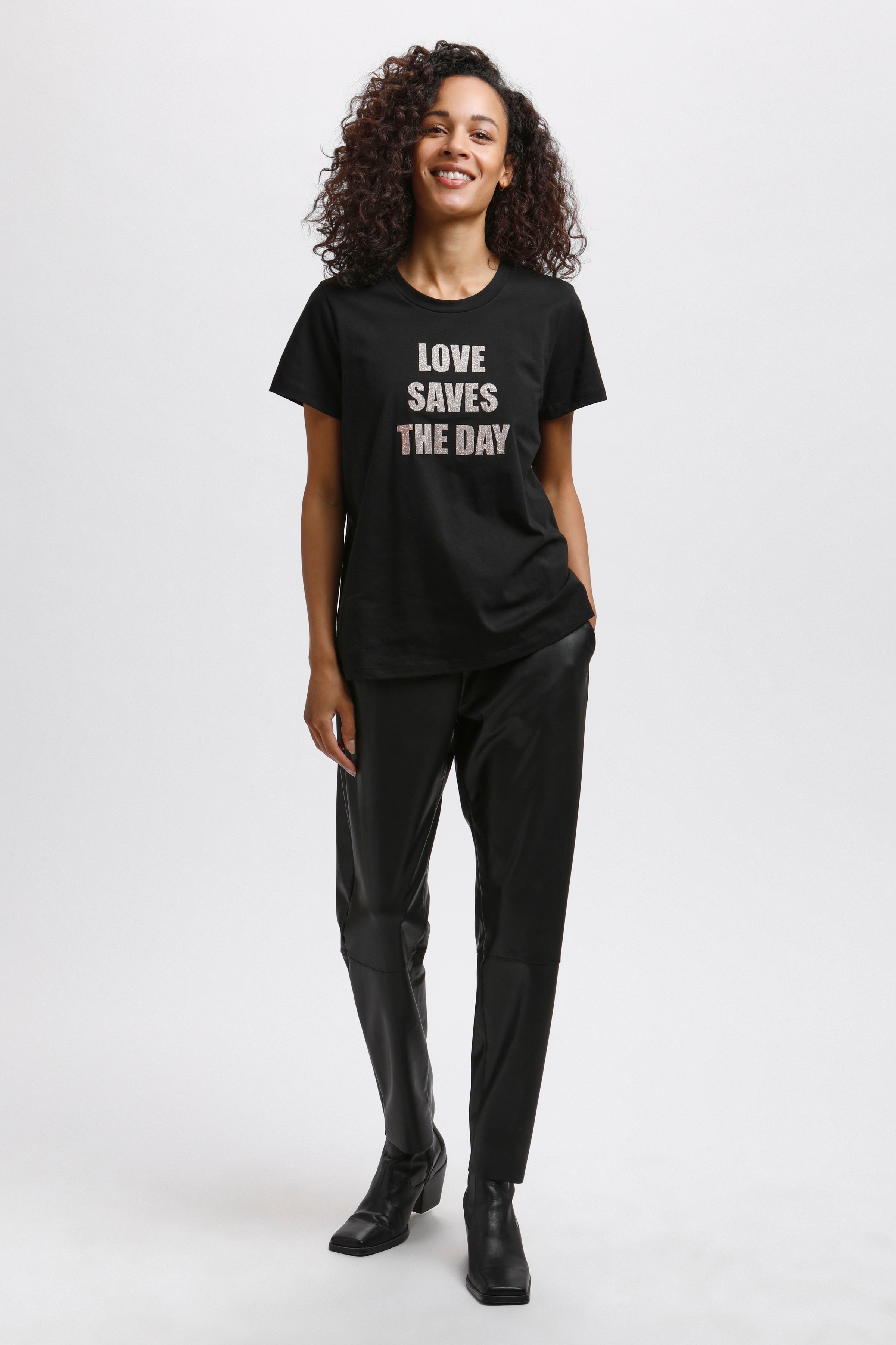 KAmira T-shirt LOOKBOOK FRONT 10505807-100121