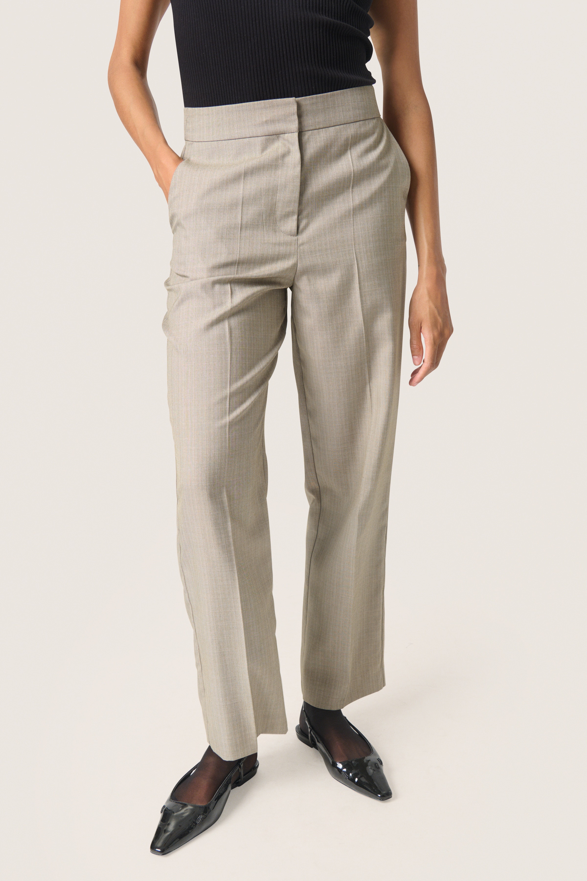 SLVivica Trousers LOOKBOOK FRONT 30407944-303371