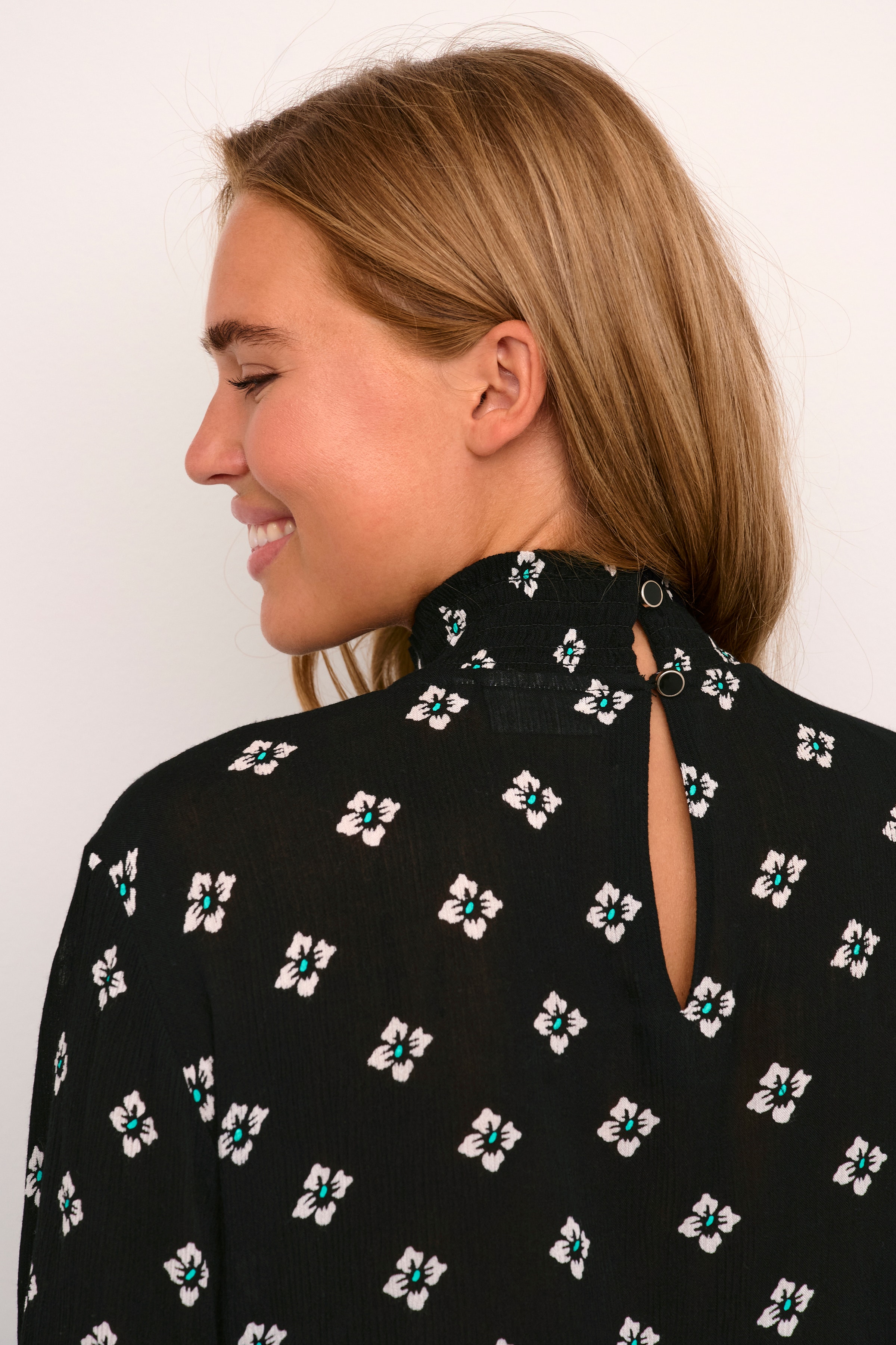 KAamber Bluse LOOKBOOK DETAIL 10508258-105319