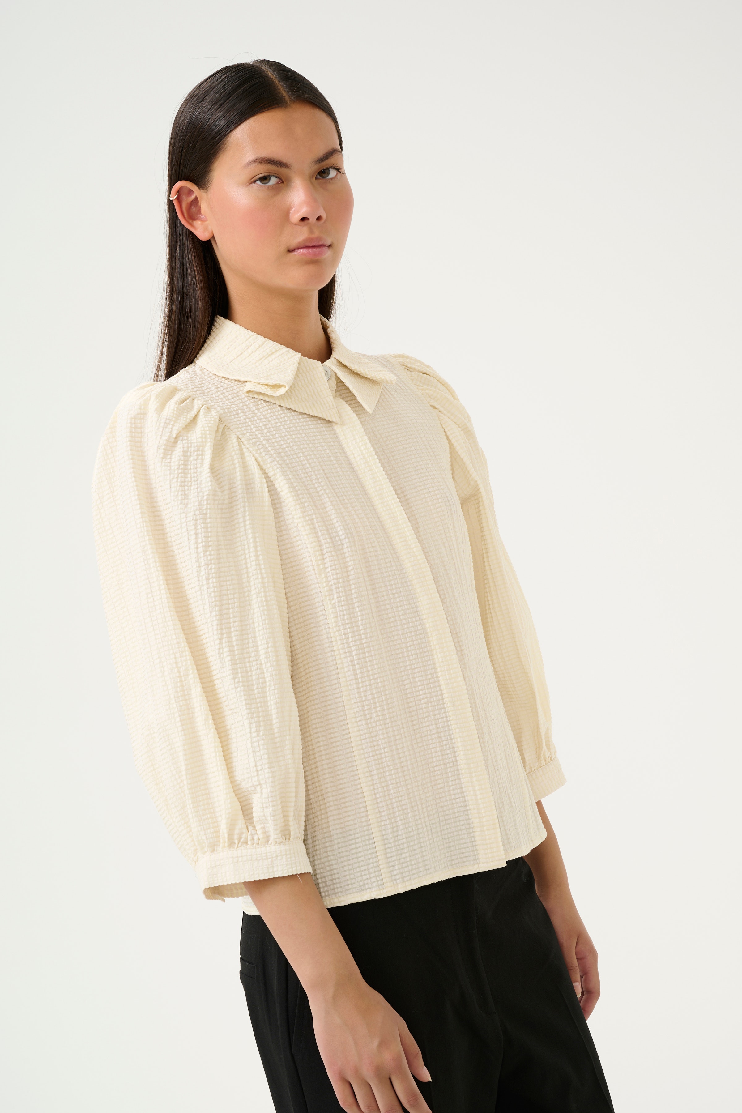 KBRuby Blouse LOOKBOOK FRONT 10105108-110103