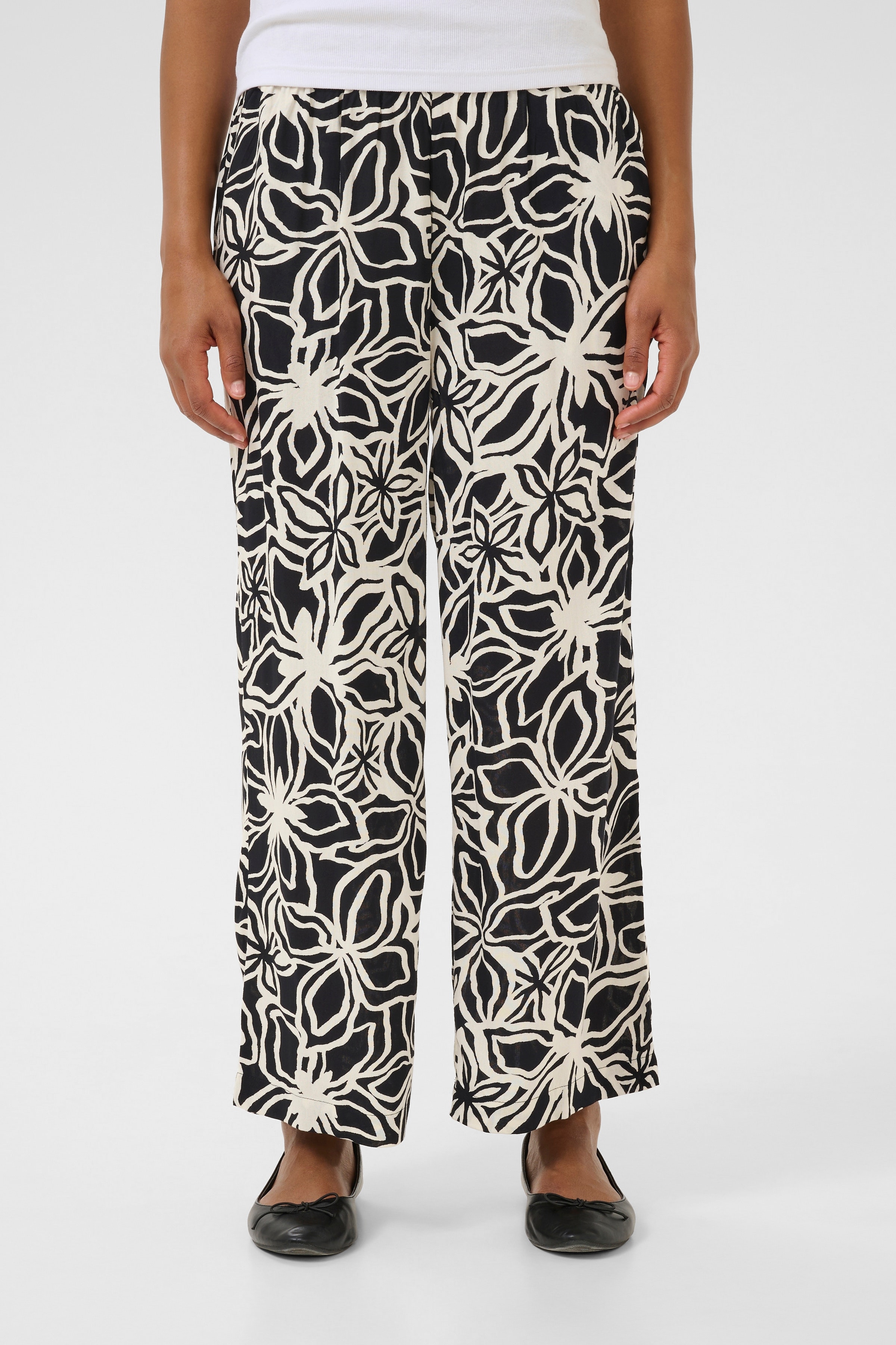 KAsanne Trousers LOOKBOOK FRONT 10508978-107080