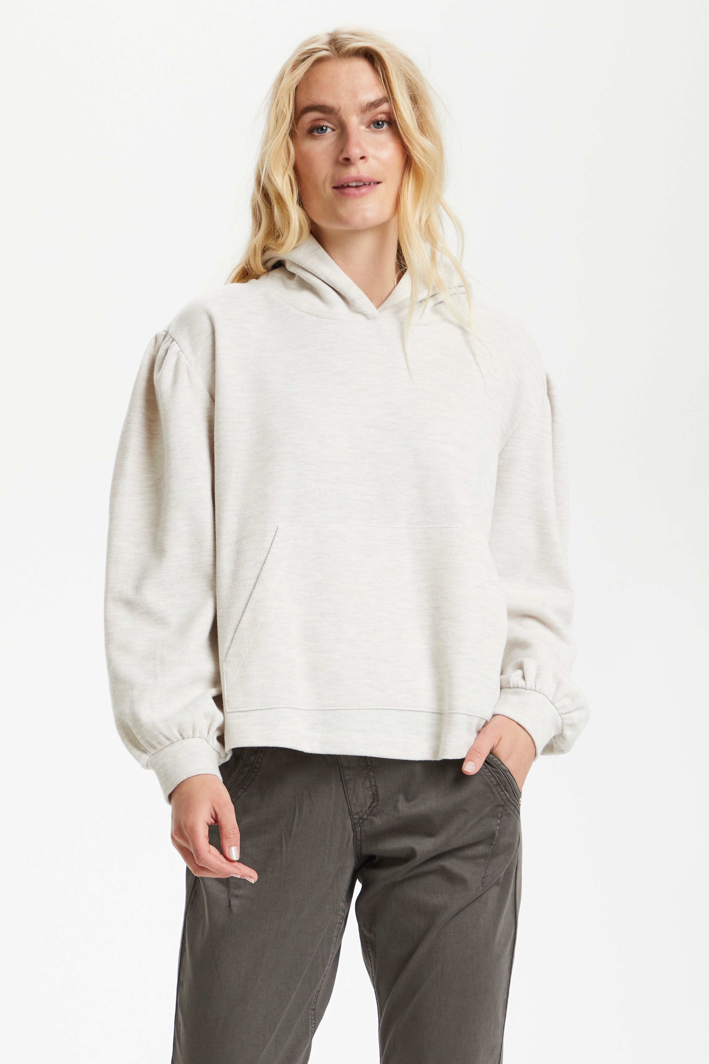 CRAnni Sweatshirt LOOKBOOK FRONT 10608716-100232