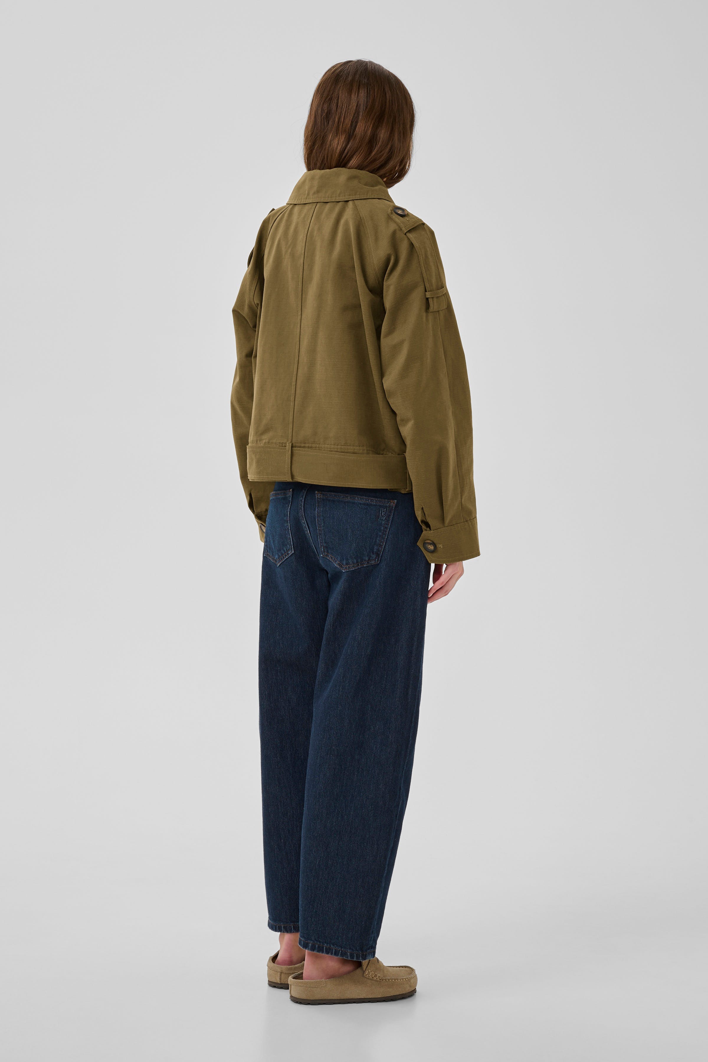 MWLyon Mantel LOOKBOOK BACK 10705418-180820