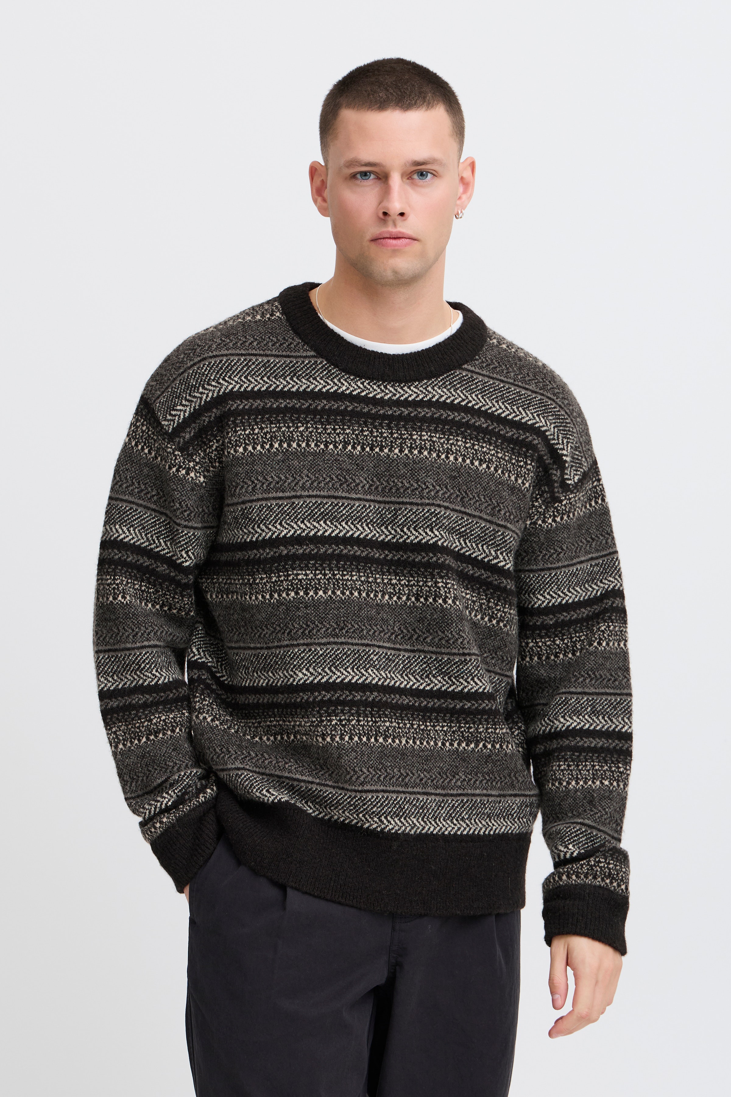 SDMAXWELL Pullover LOOKBOOK FRONT 21108346-194008