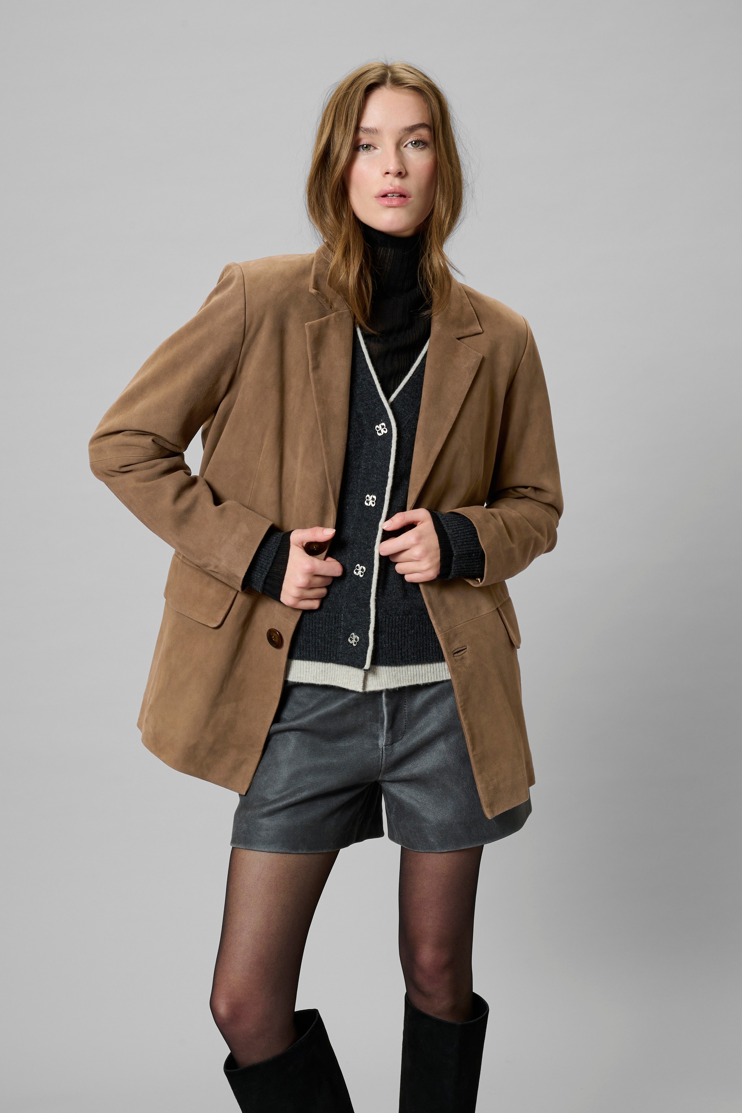 TaraMW Wildleder-Blazer LOOKBOOK FRONT 10705298-108673