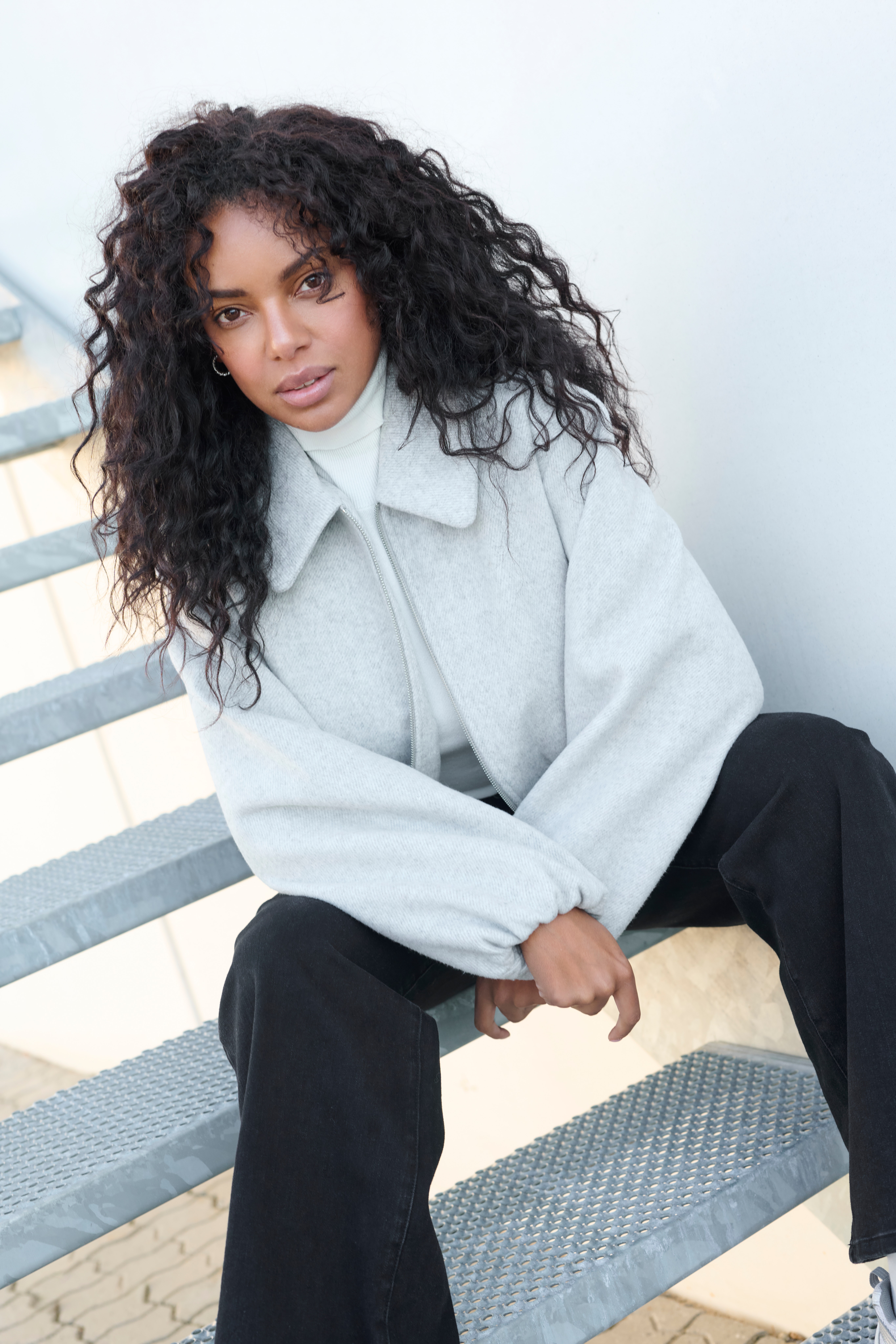 KAludovika Mantel LOCATION NONE 10510197-100126