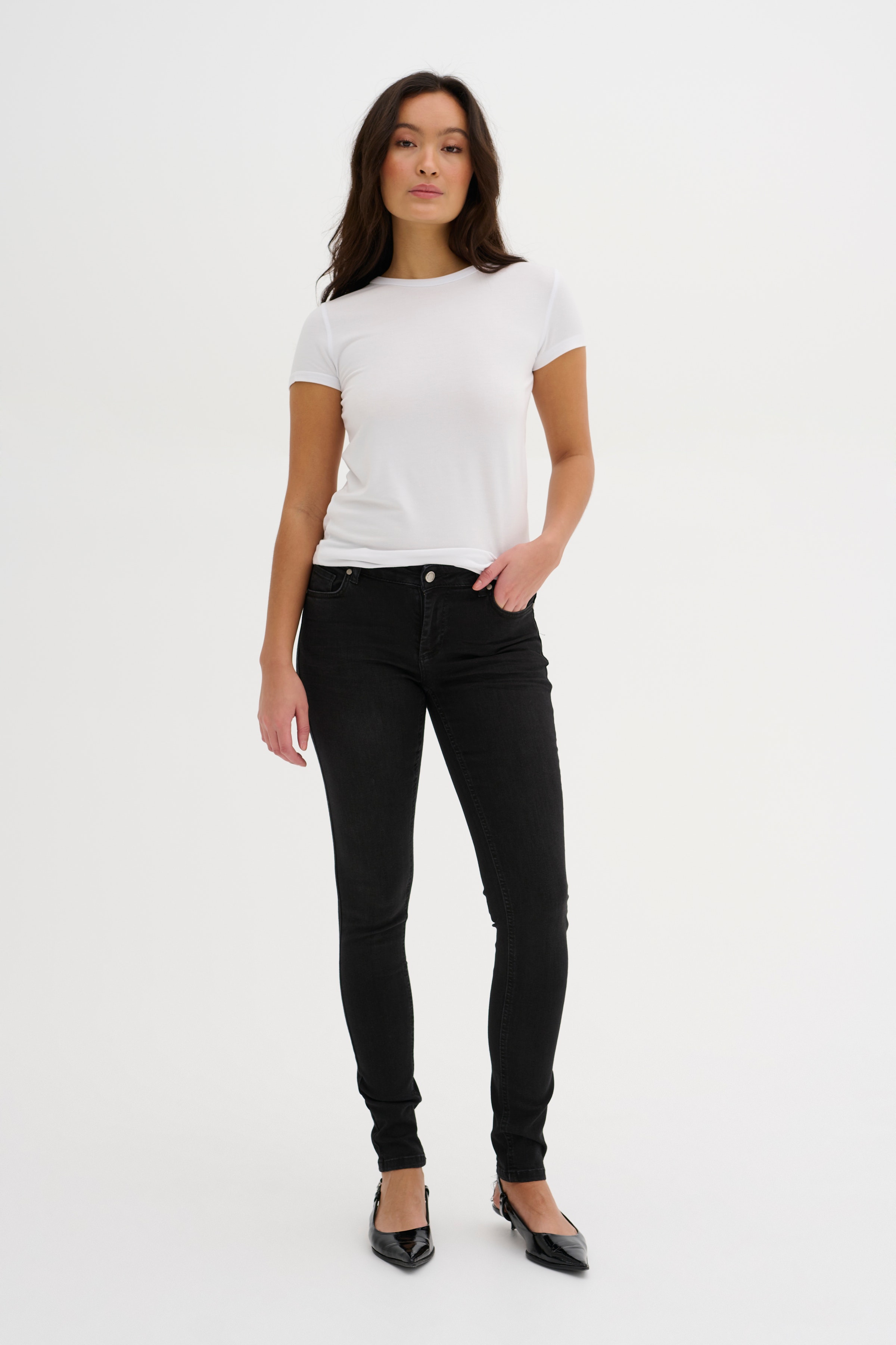 32 THE CELINA 100 SLIM LOOKBOOK FRONT 10703568-100069