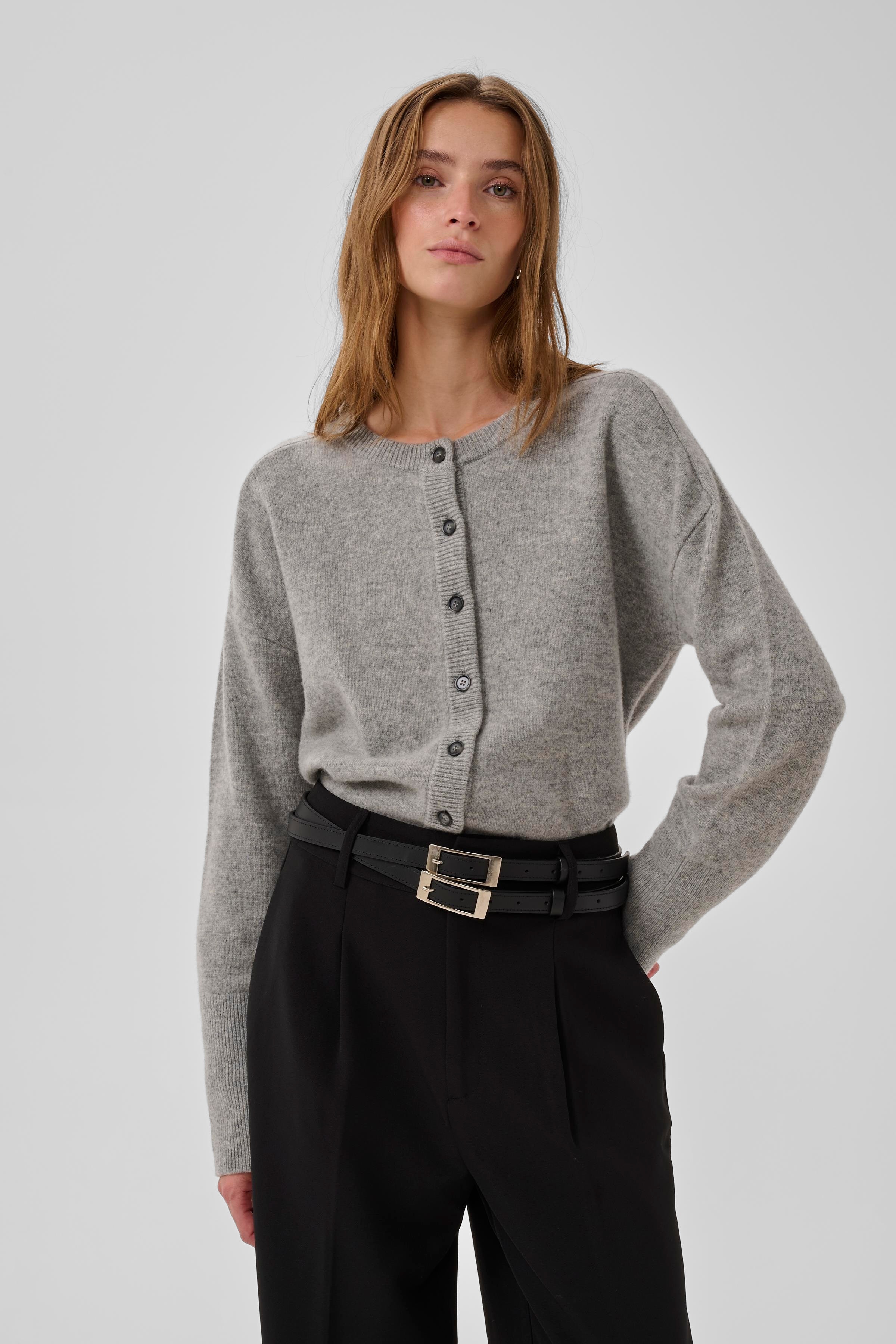 13 THE KNIT CARDIGAN LOOKBOOK FRONT 10705548-100378