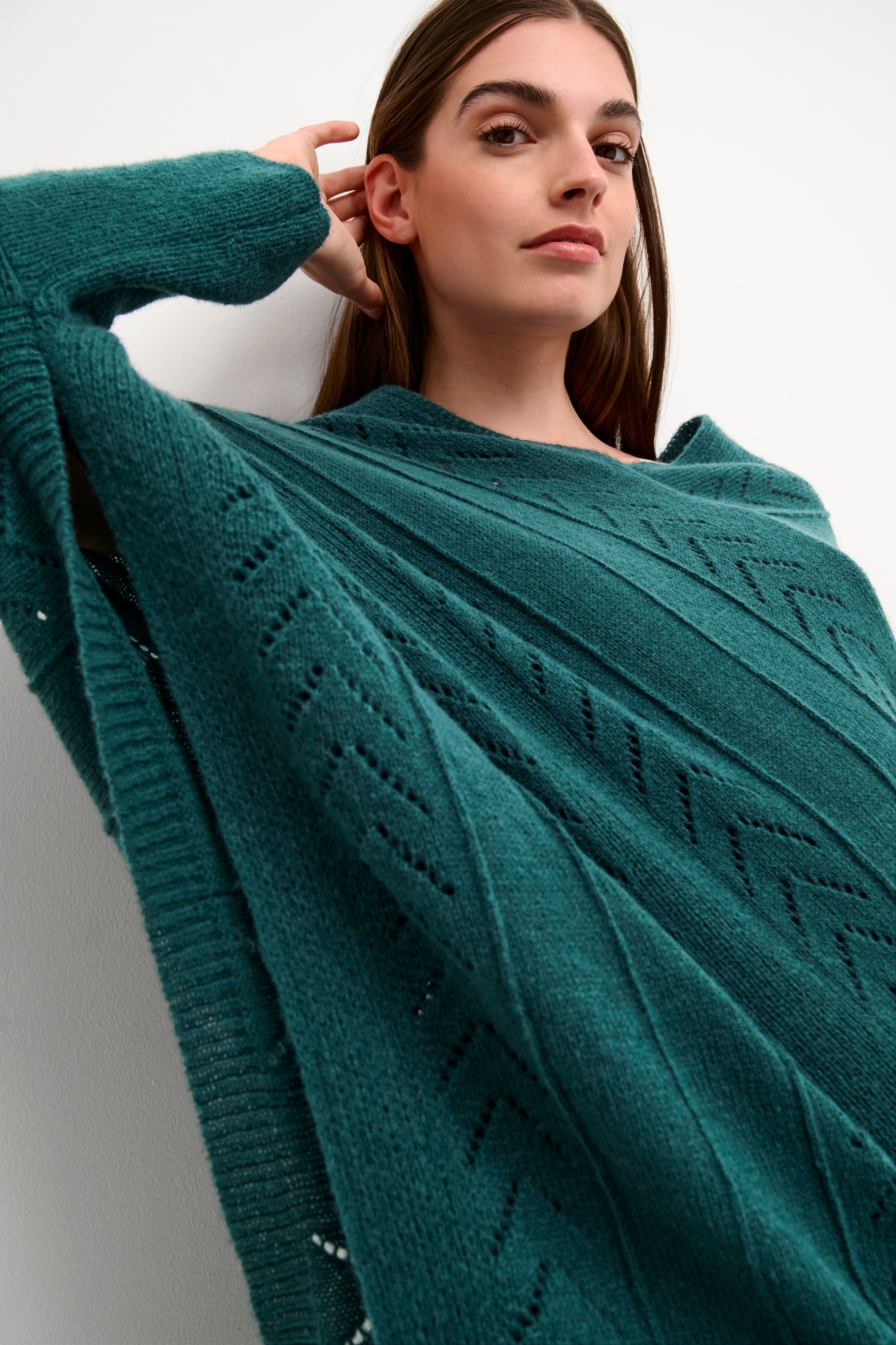 CRHoliday Poncho LOOKBOOK DETAIL 10610828-195030