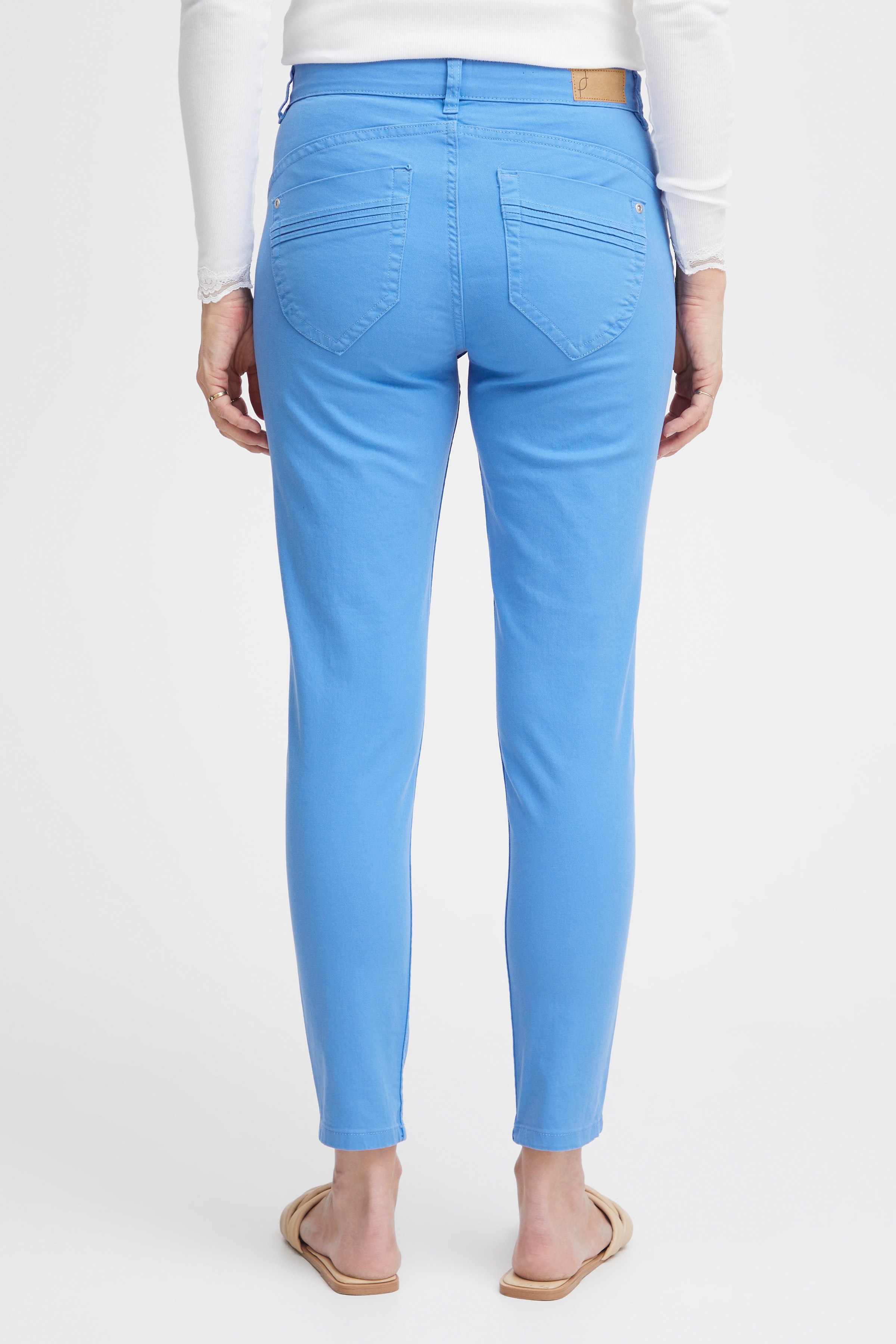 FRFOTWILL Hose LOOKBOOK FRONT 20610422-174037