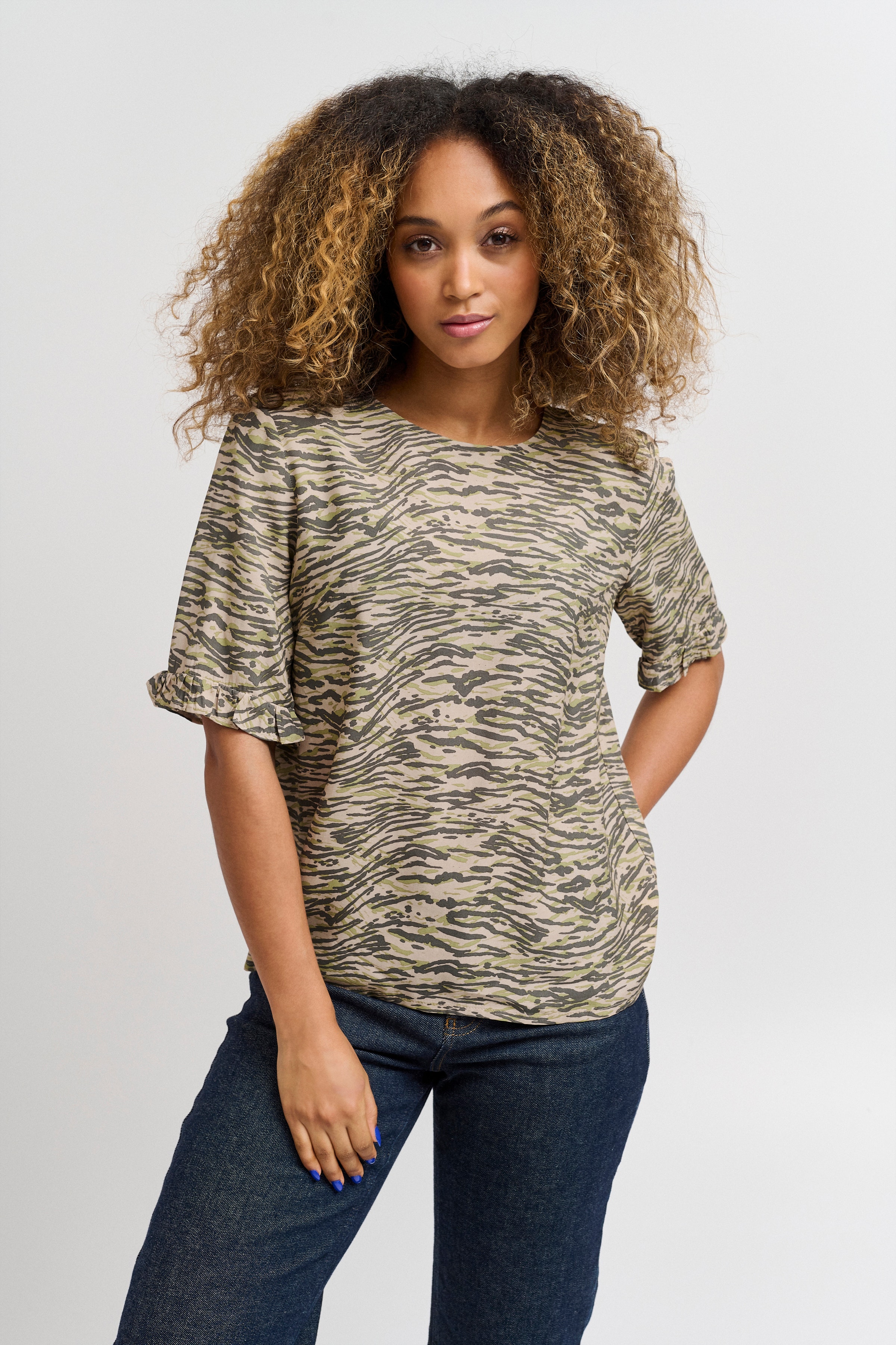 Blouse with short sleeve LOOKBOOK FRONT 50206456-201106