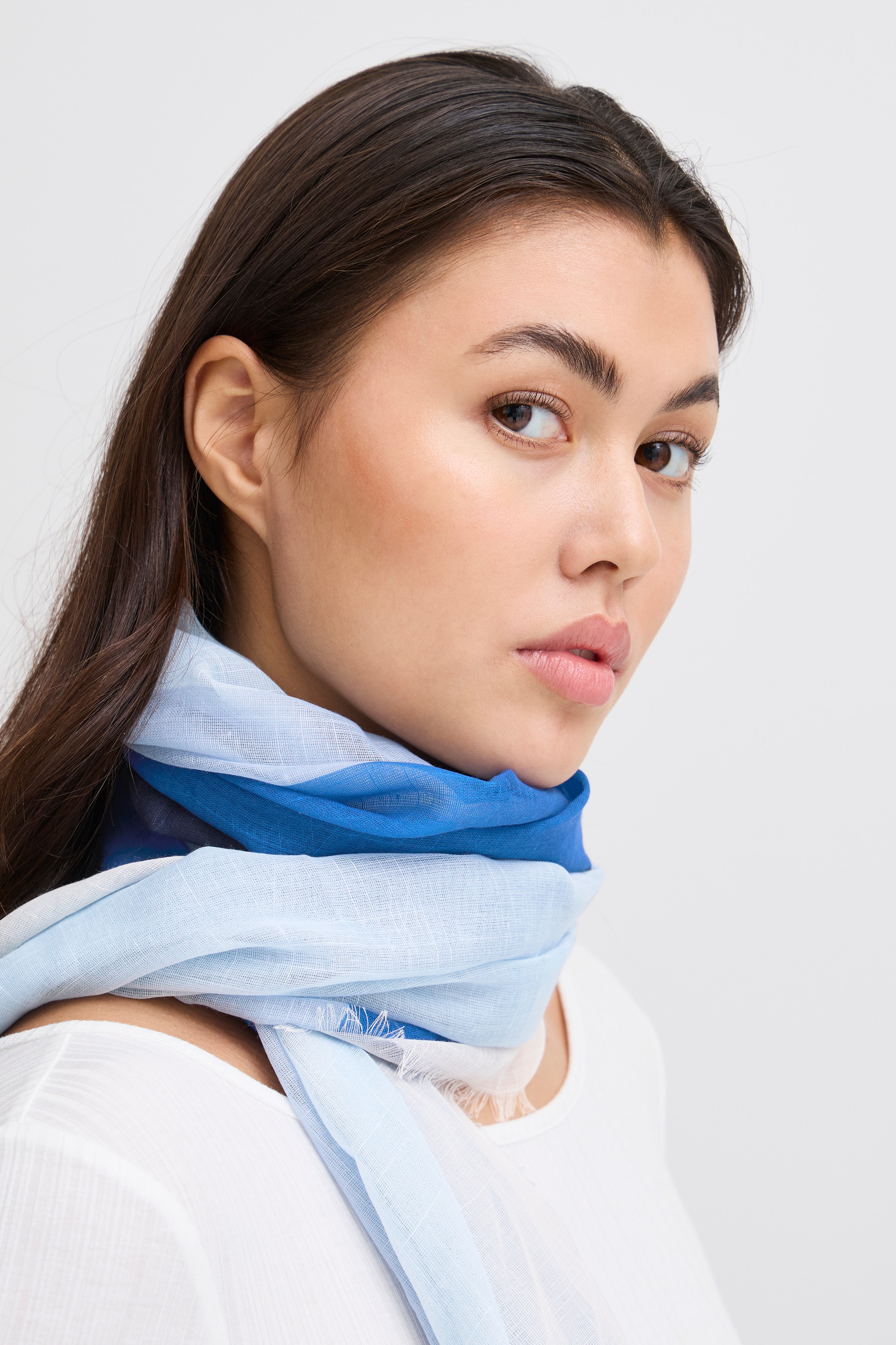 IARHEA Scarf LOOKBOOK FRONT 20122731-193933