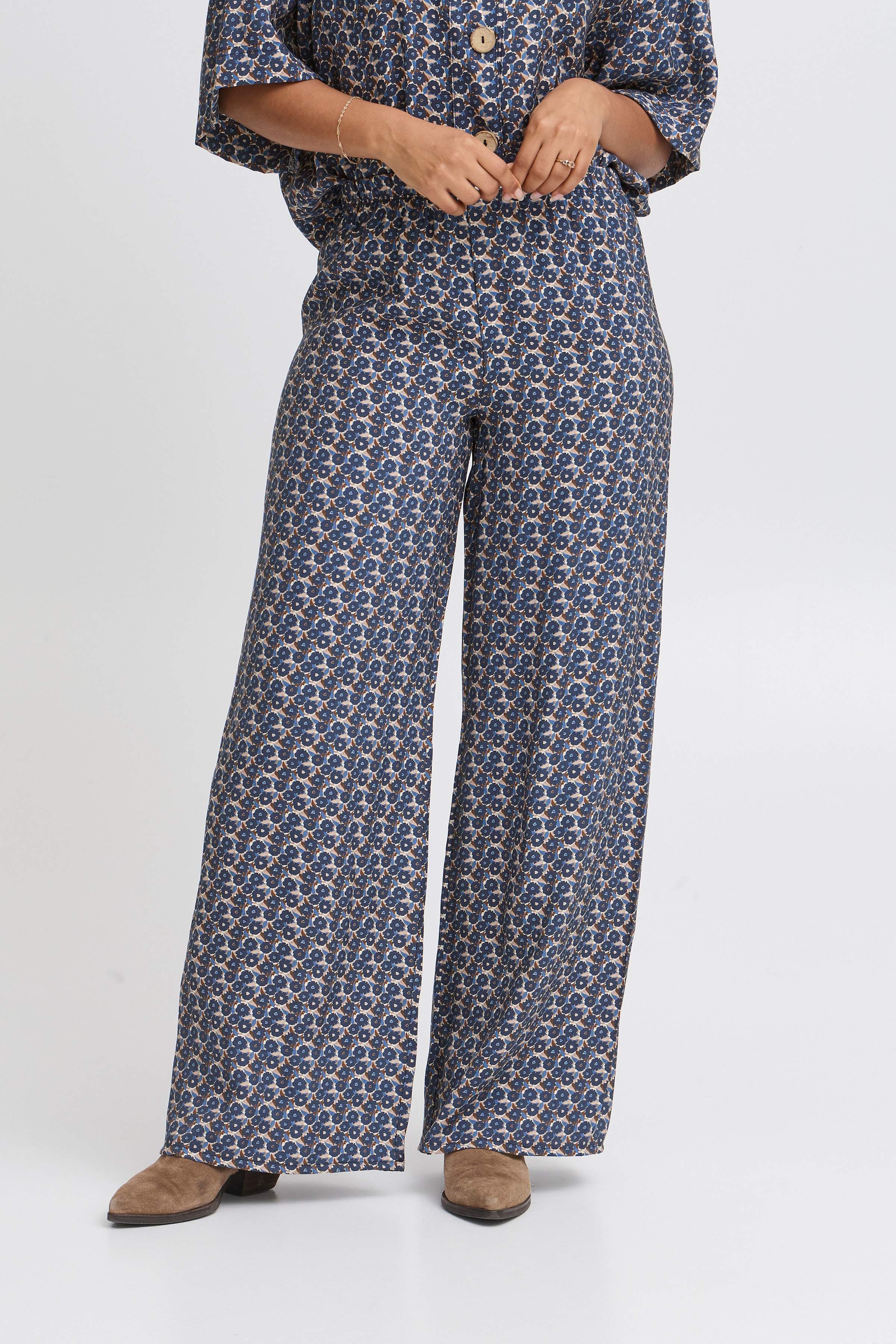 SBLEELOO Bukser LOOKBOOK FRONT 22100899-194030
