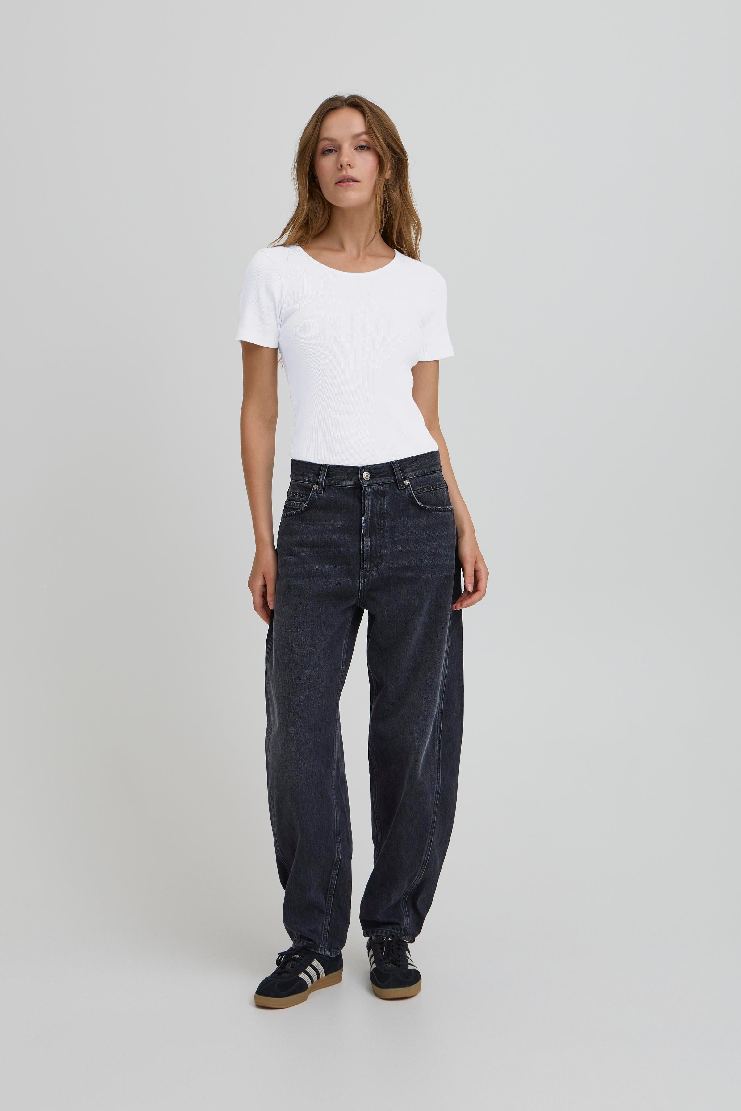 BACAVI Curved Jeans LOOKBOOK FRONT 50405377-205277