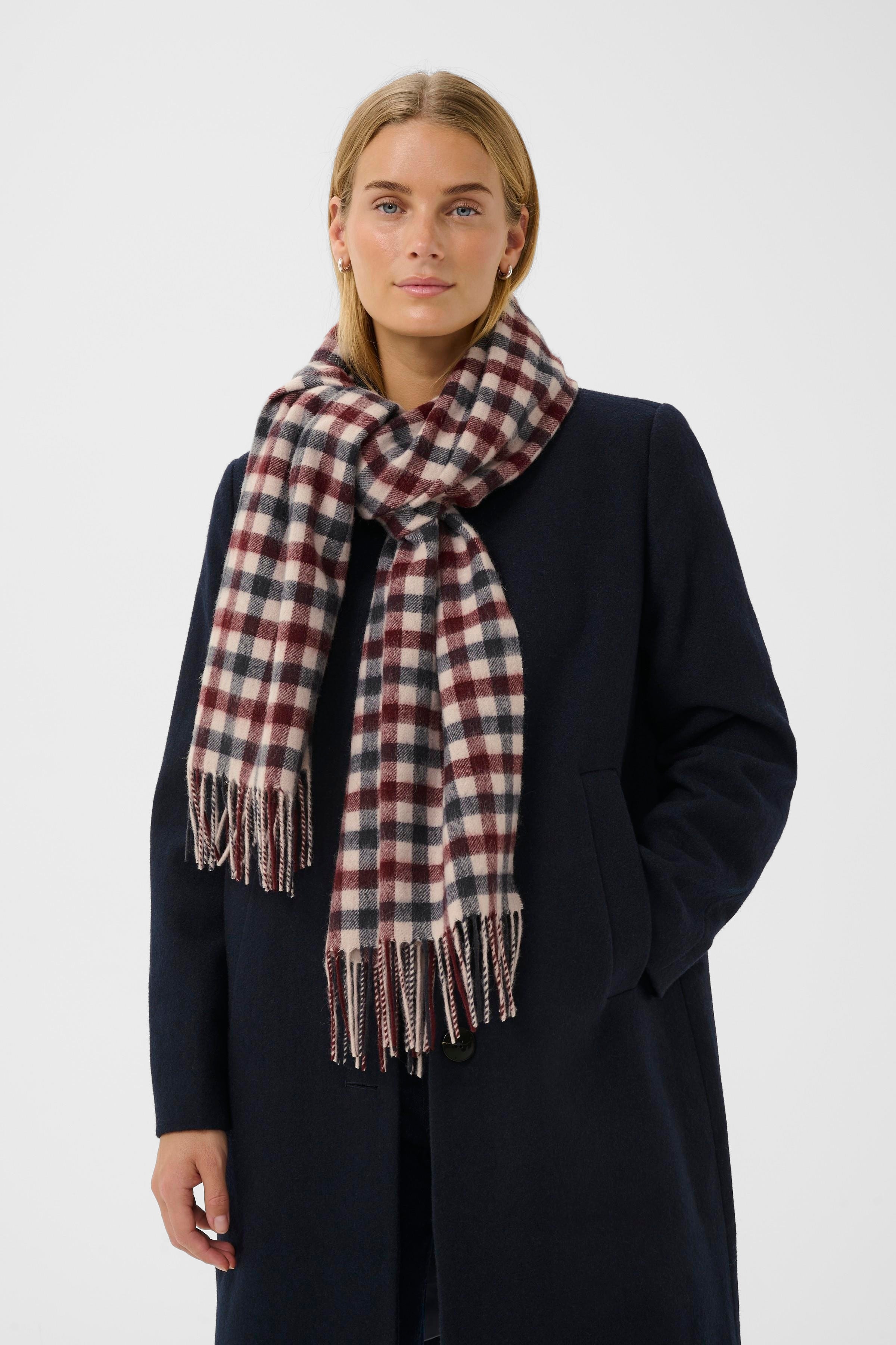 KithaPW Scarf LOOKBOOK FRONT 30308757-304324