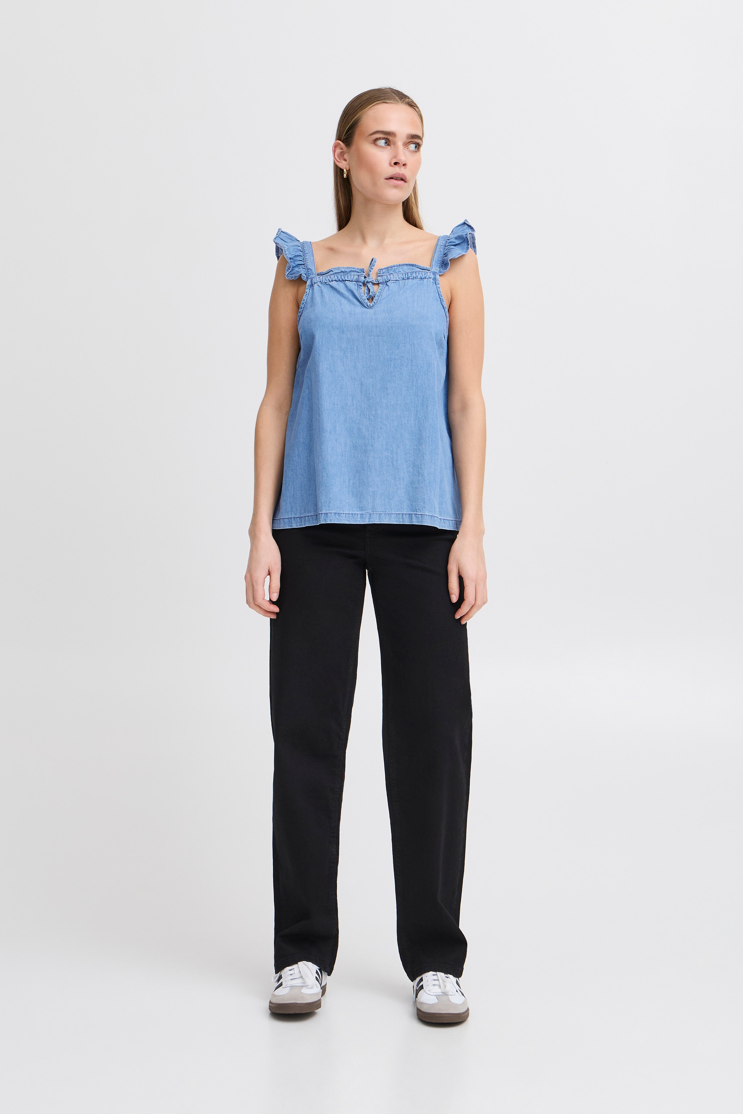 Kortermet bluse LOOKBOOK FRONT 20122681-204346