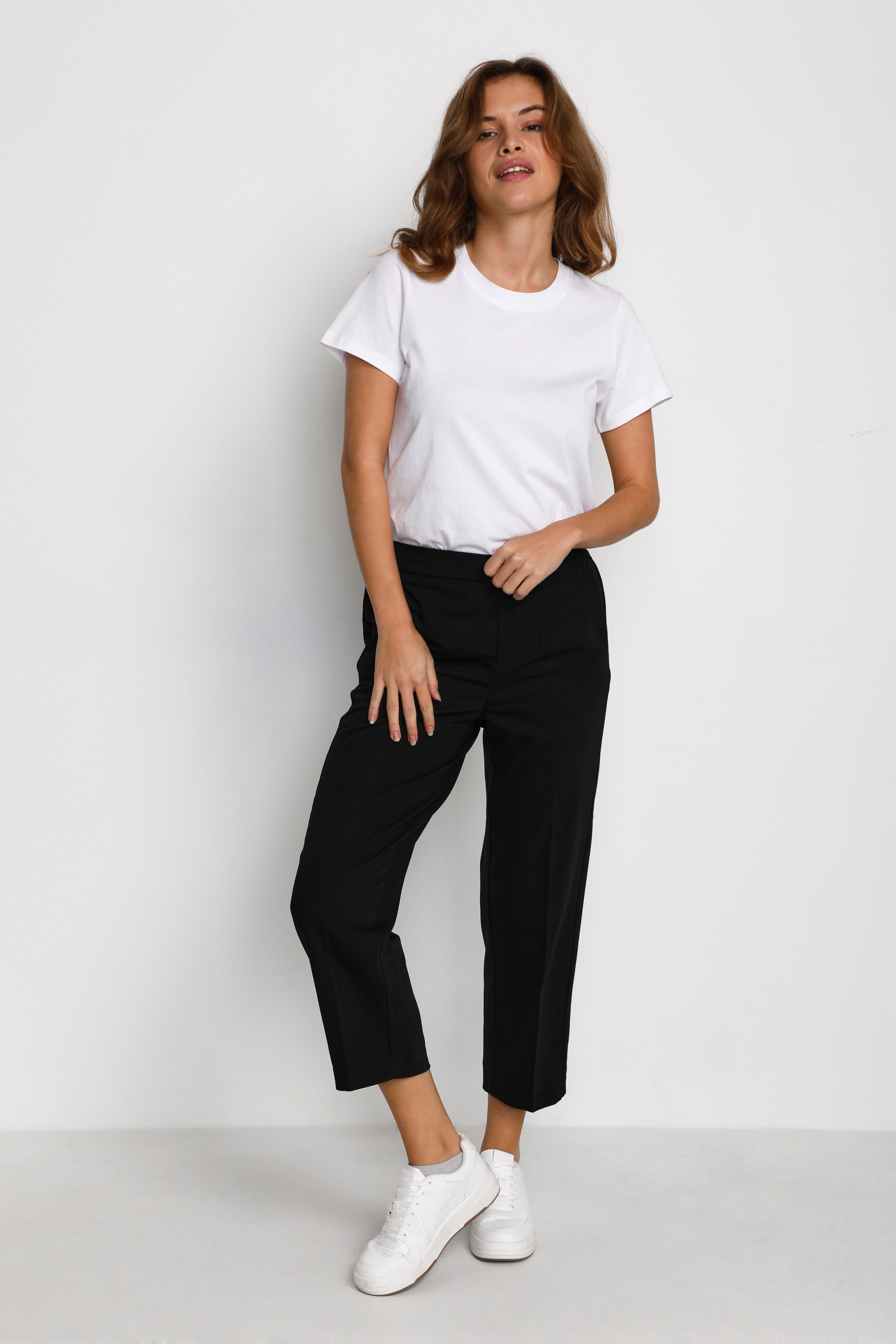 KAsakura Cropped Broek LOOKBOOK FRONT 10506127-100121