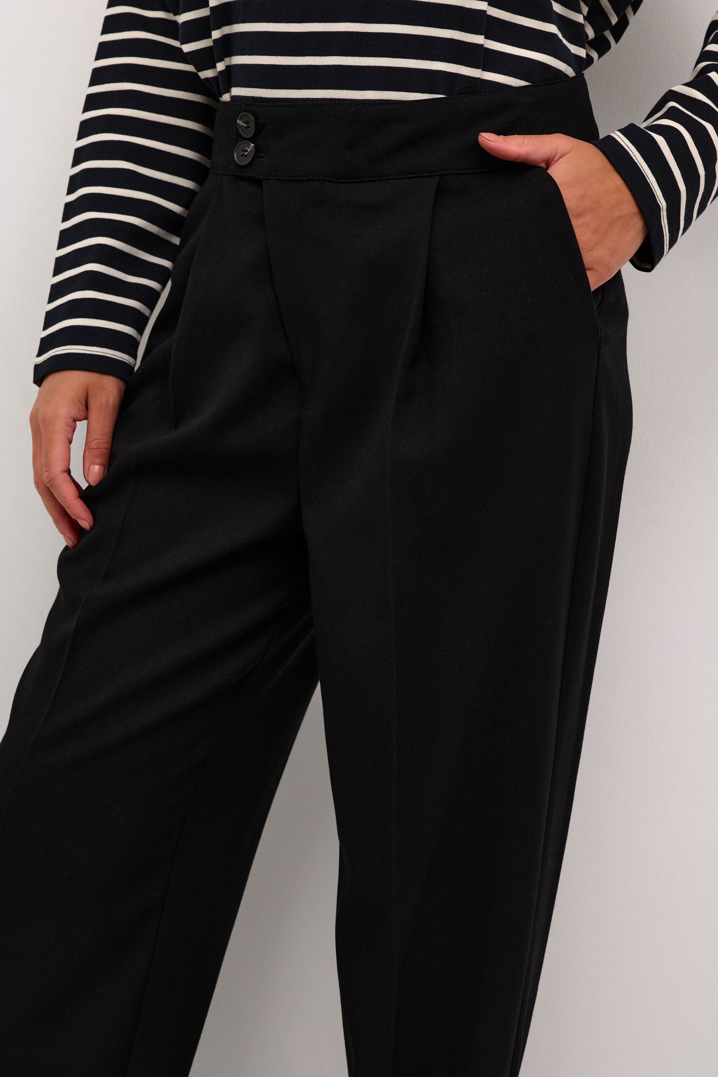 KAmerle Trousers LOOKBOOK DETAIL 10509194-100121