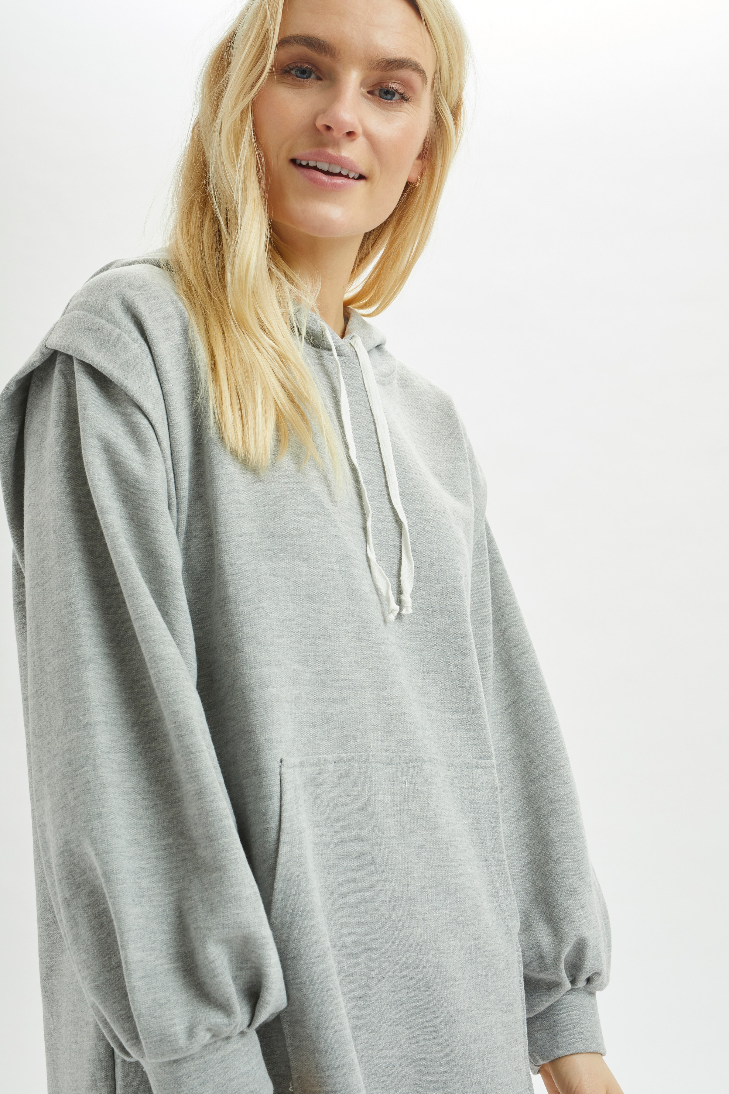 CREmiska Sweat Kleid LOOKBOOK DETAIL 10650654-100391