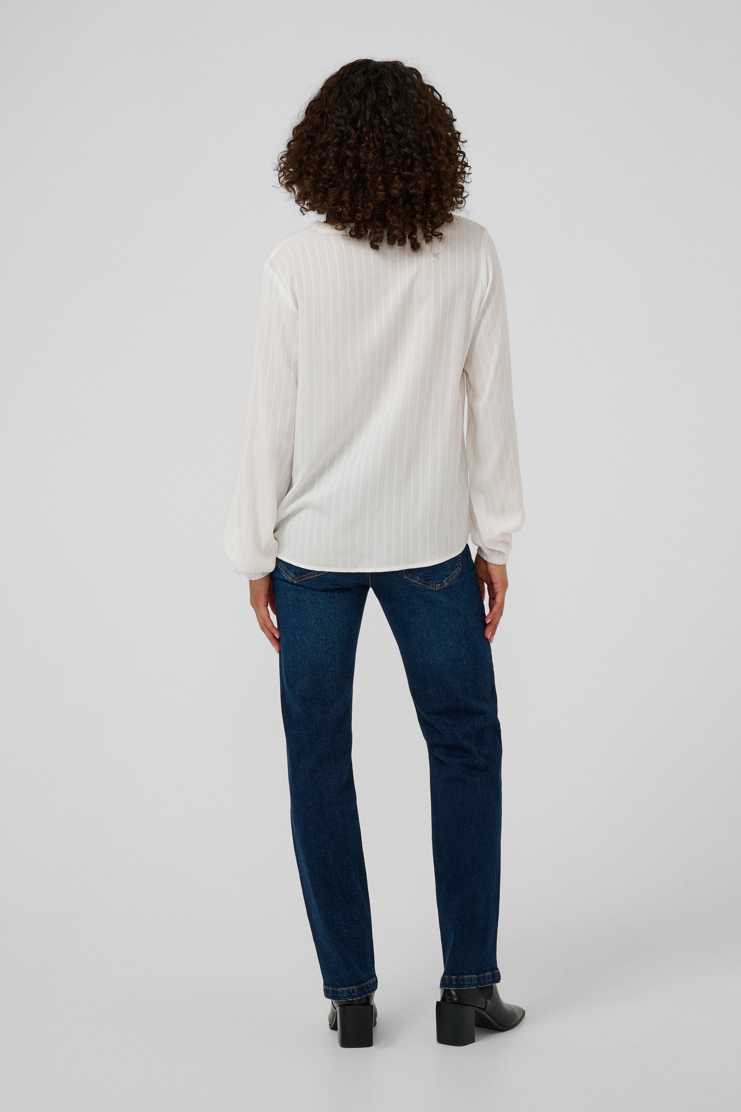 KAmilia Linen blouse LOOKBOOK BACK 10508313-110602