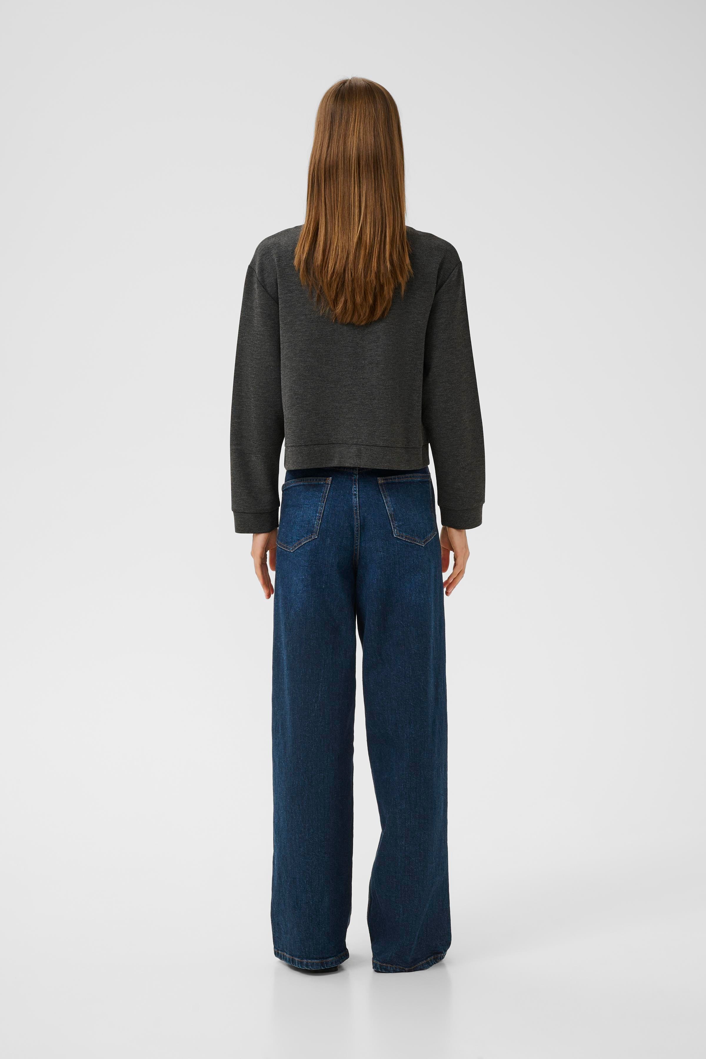 GidaIW Sweatshirt LOOKBOOK FRONT 30111106-300596