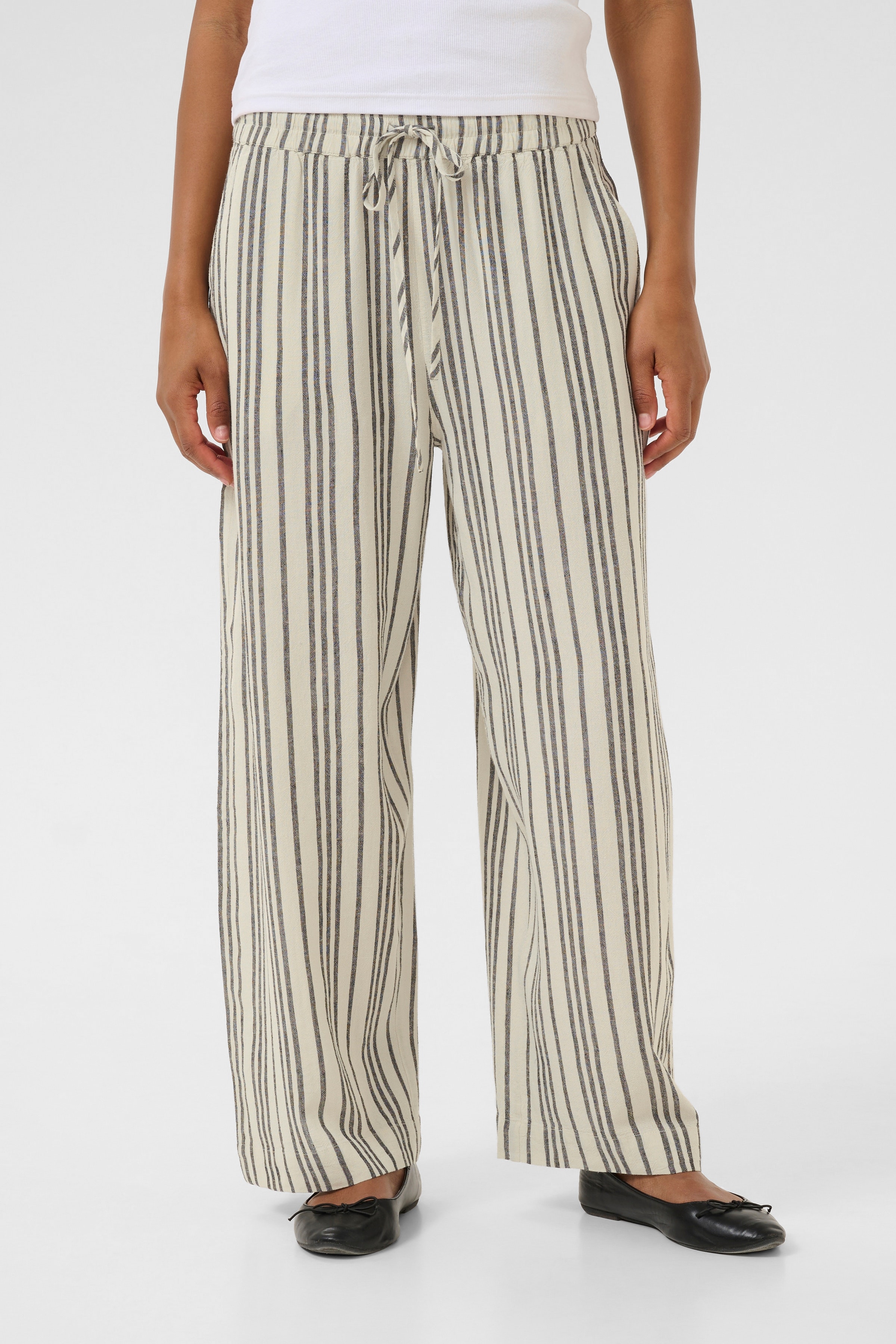 KAmilia Linen Trousers LOOKBOOK FRONT 10509666-107124