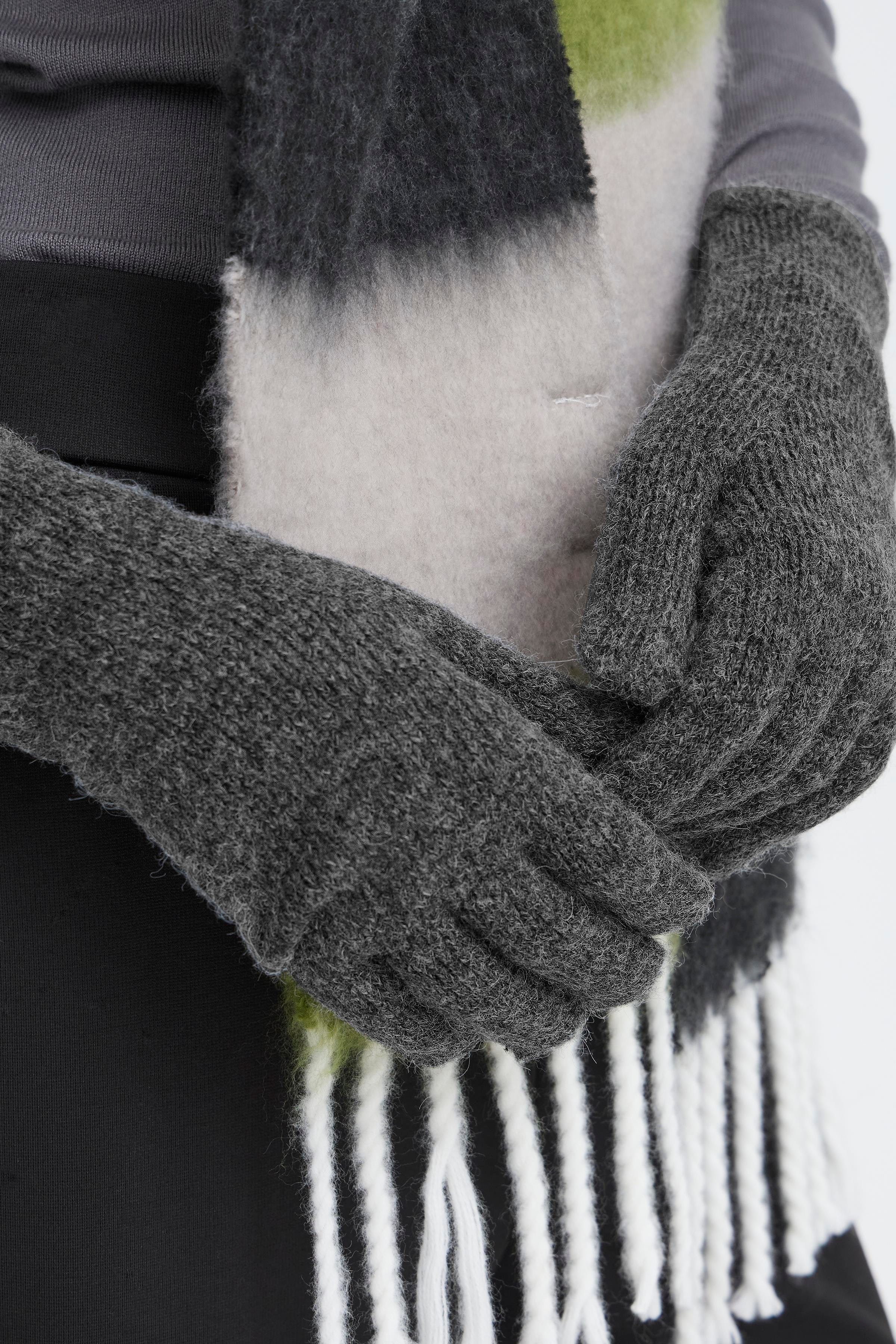 IAMACHA Hansker LOOKBOOK FRONT 20124759-900002734