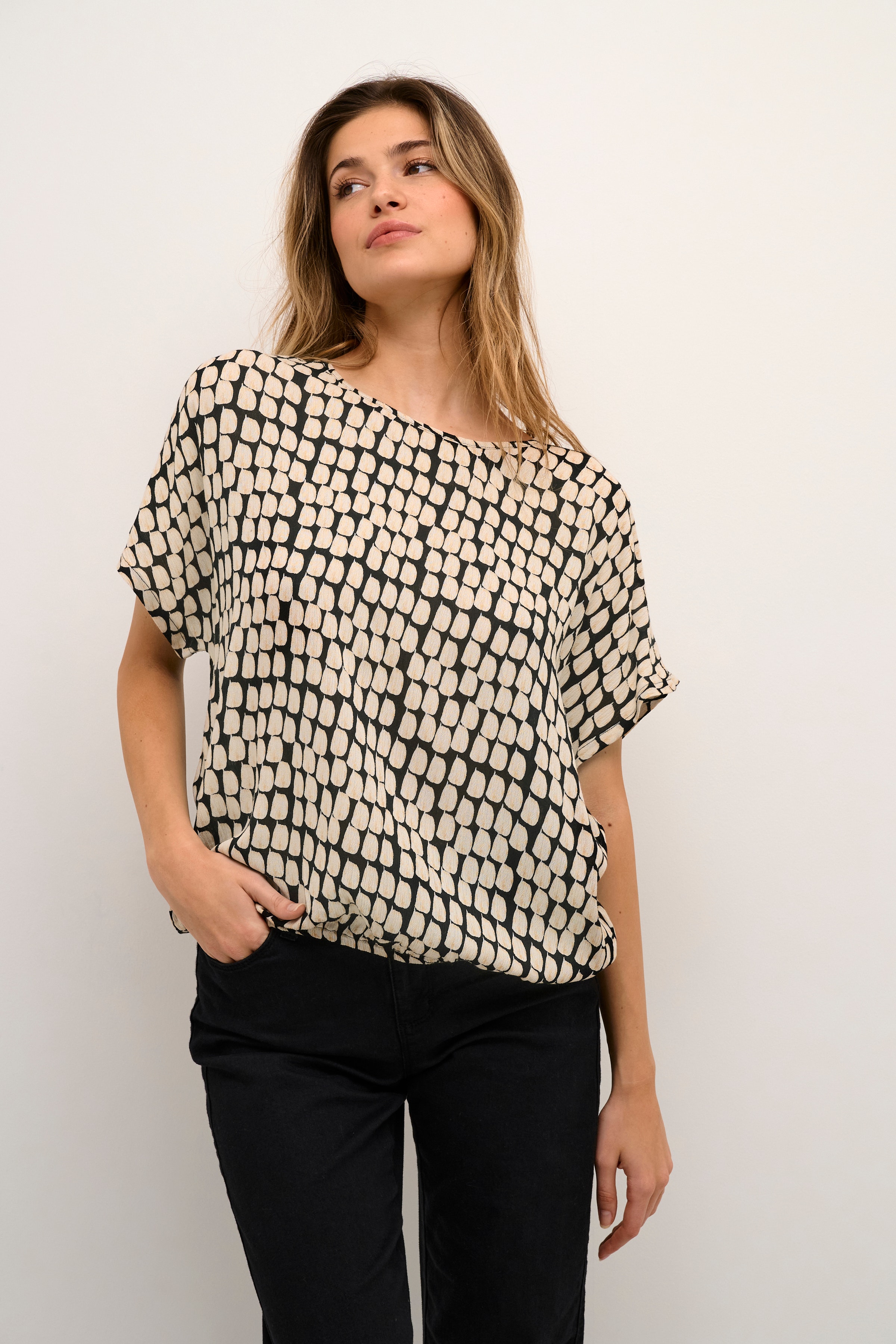 KAlokia Blouse LOOKBOOK FRONT 10551852-103681