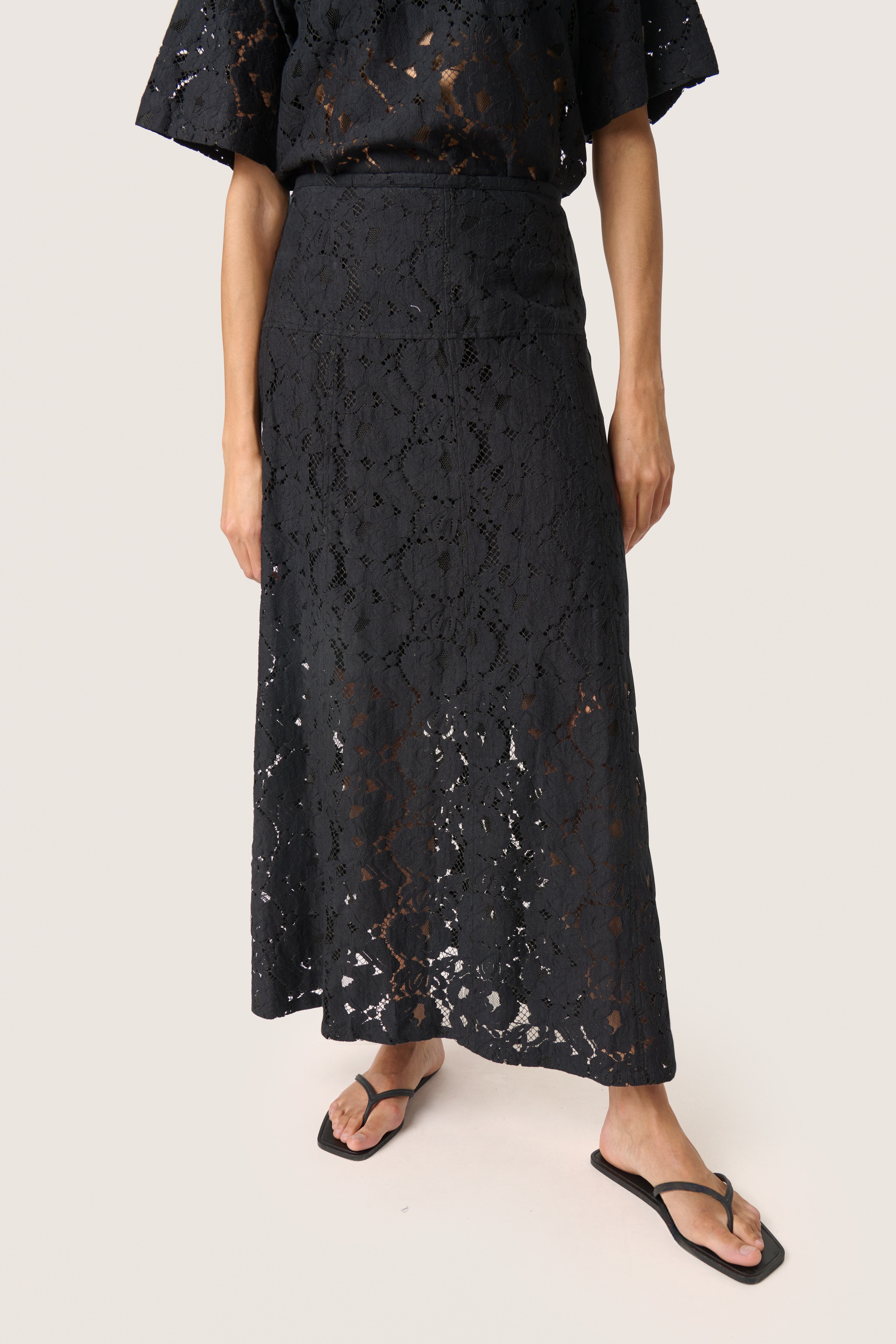 SLTaya Skirt LOOKBOOK FRONT 30408628-194008