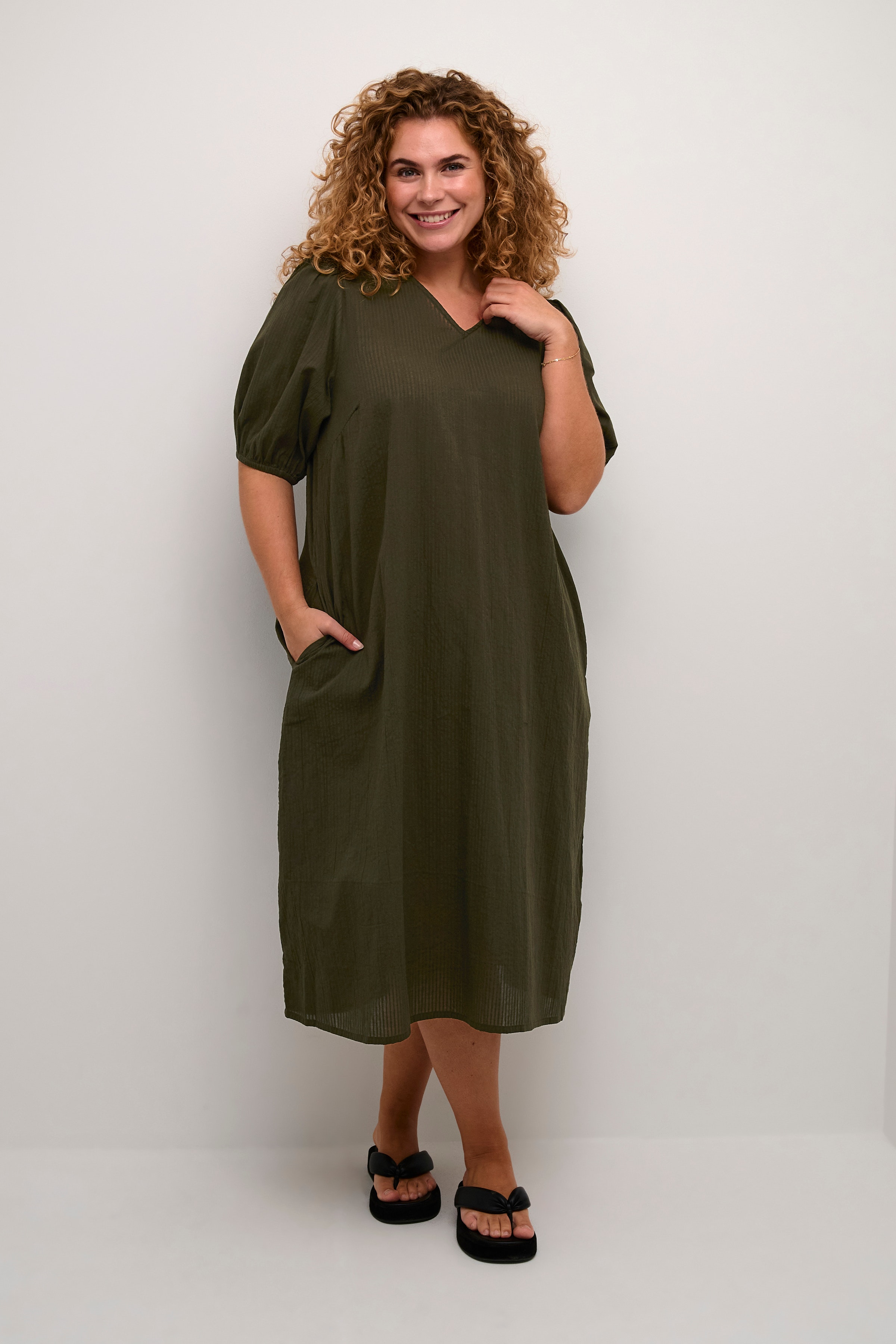 KCelina Kleid LOOKBOOK FRONT 10582269-190414