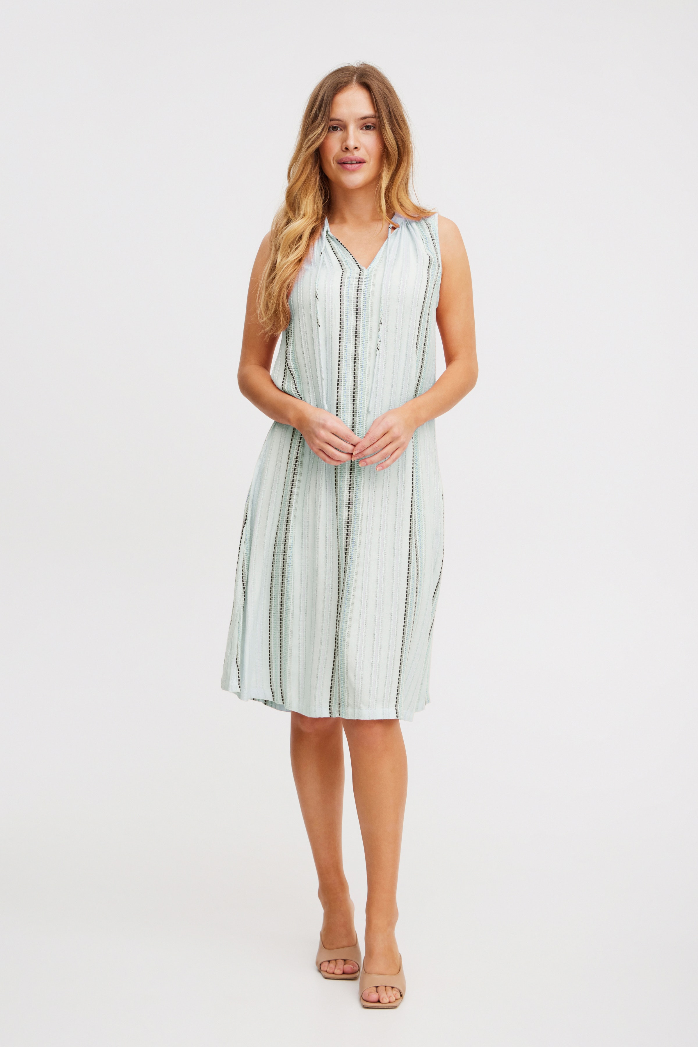 PZELIZA Kjole LOOKBOOK FRONT 50208057-203138