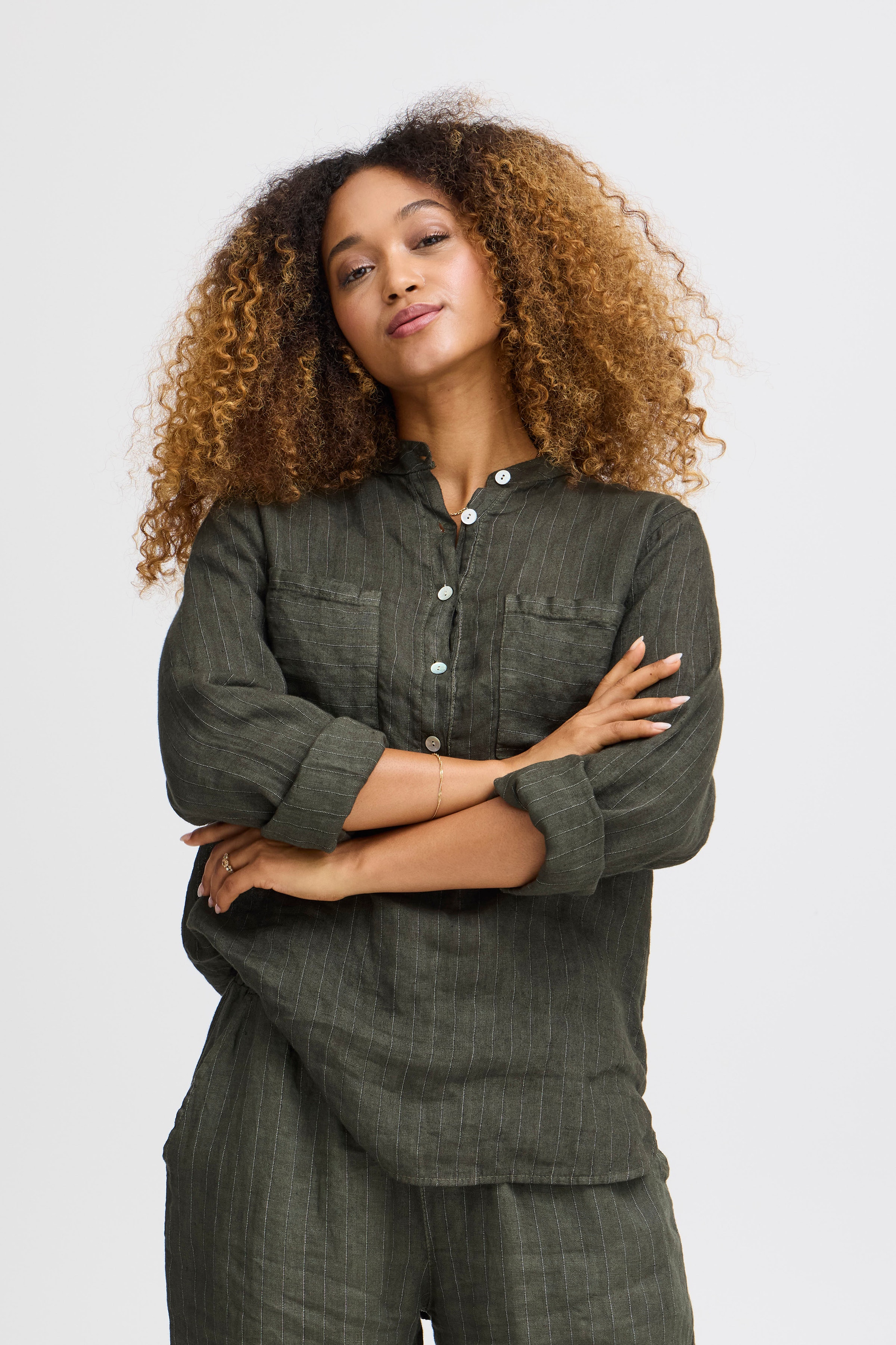 SBGABINA Bluse LOOKBOOK FRONT 22100564-180515