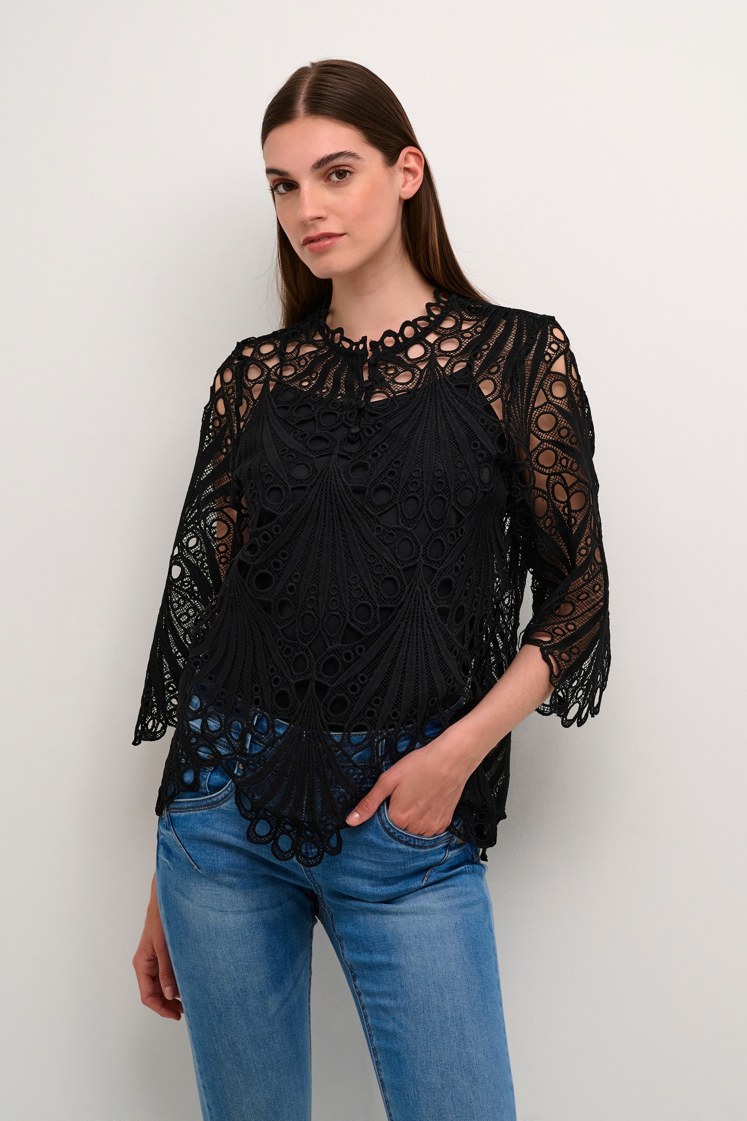 CRLhilla Blouse LOOKBOOK FRONT 10612781-100120