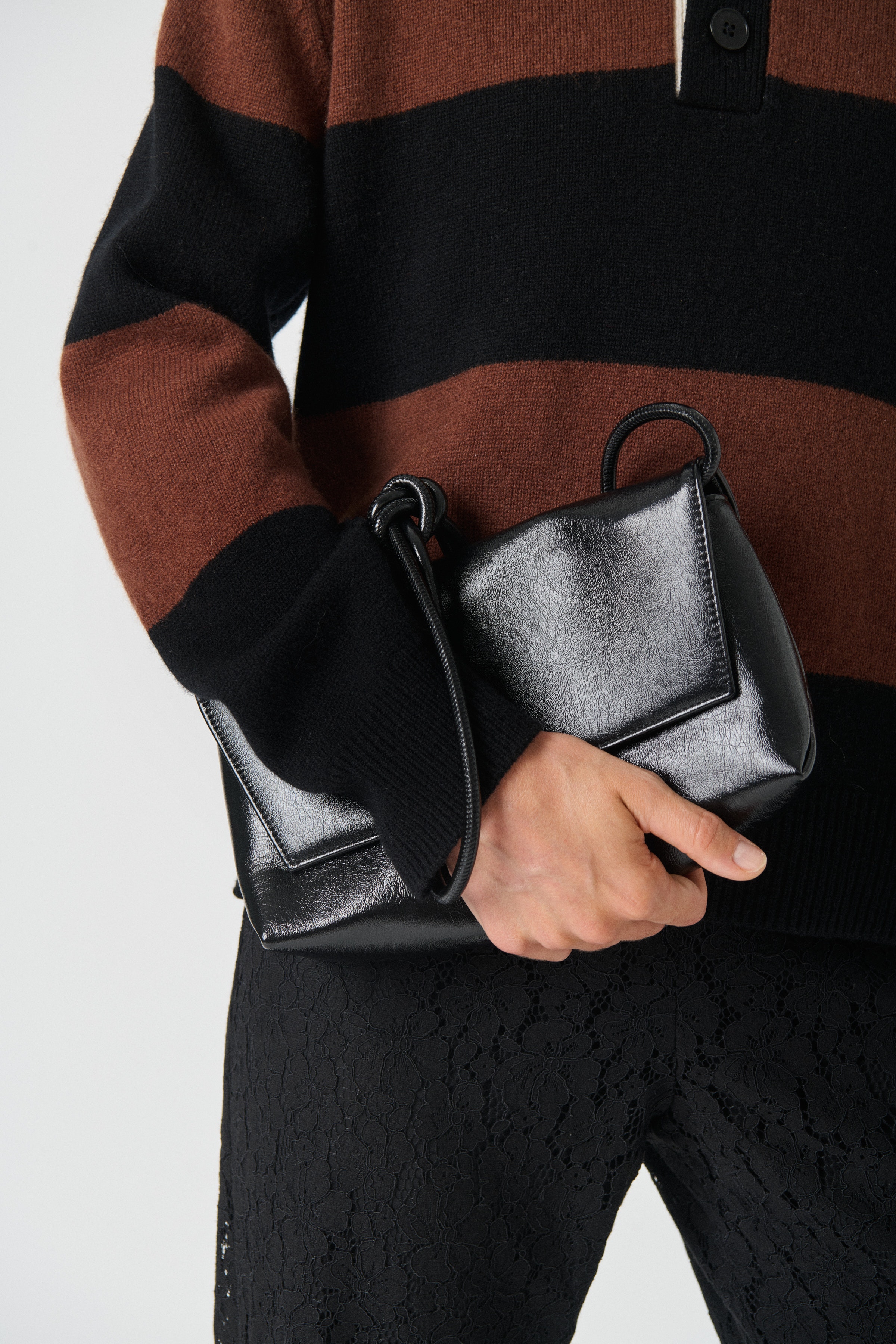 VloraPW Bag LOOKBOOK FRONT 30310228-304446
