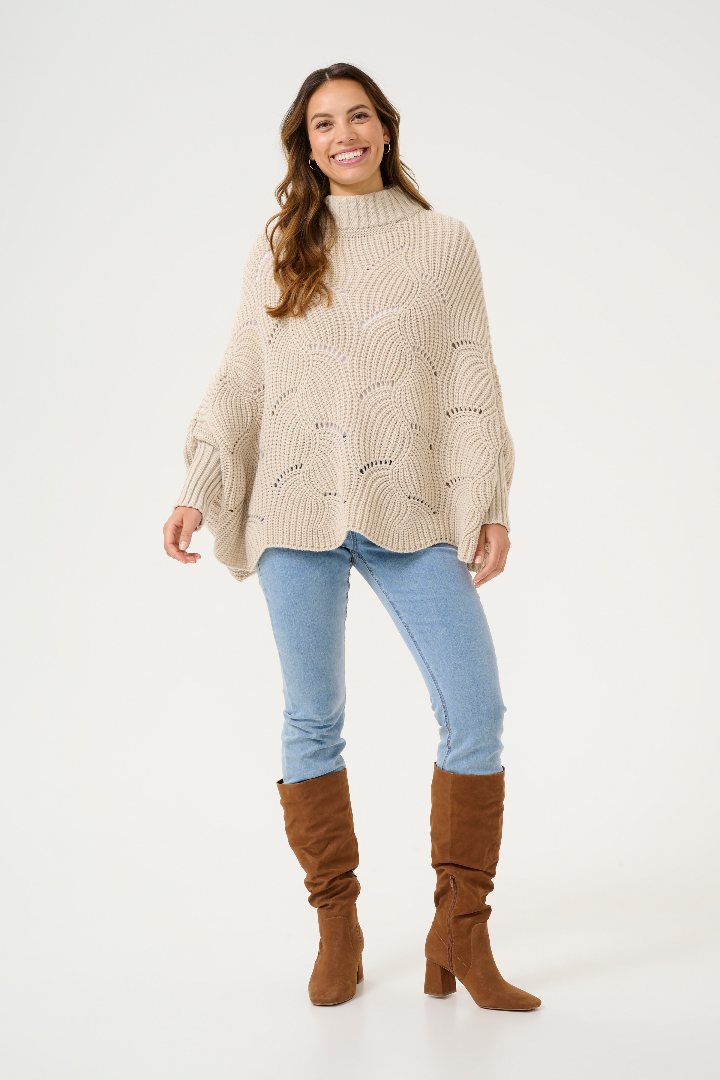 CRMistletoe Poncho LOOKBOOK FRONT 10613516-100232