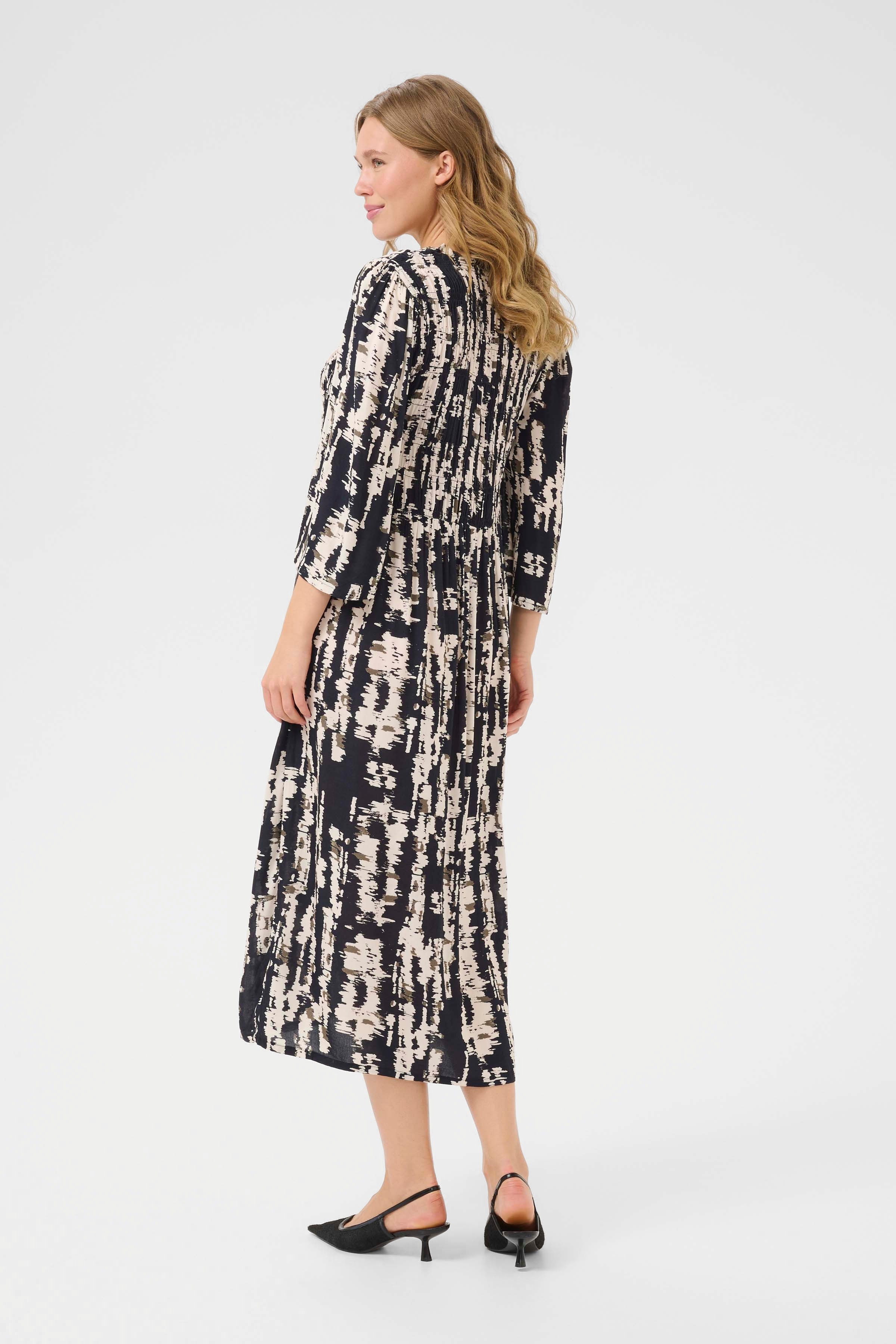 BPolivia Kleid LOOKBOOK BACK 10590854-107519B