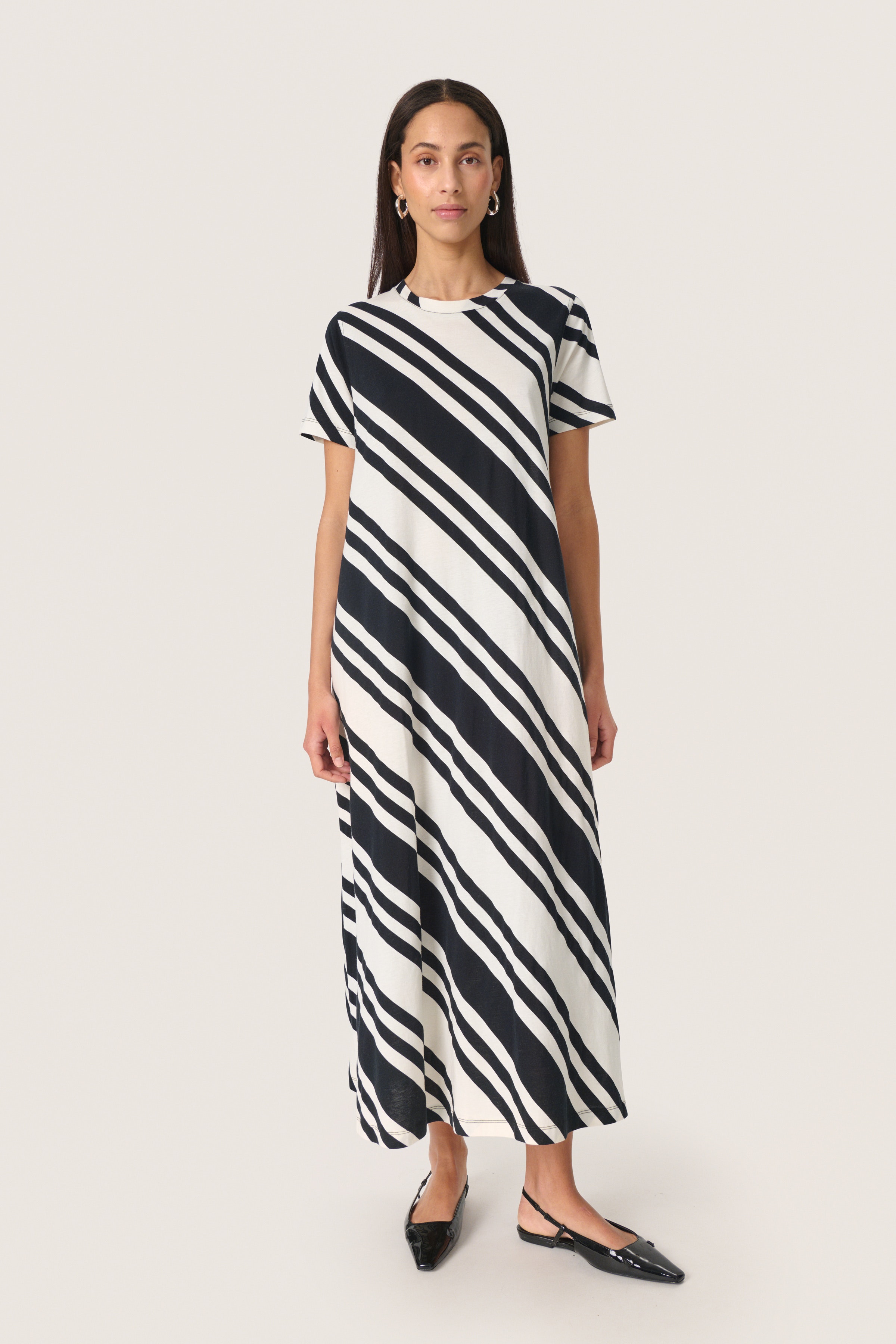 SLAeve Kleid LOOKBOOK FRONT 30408198-303727