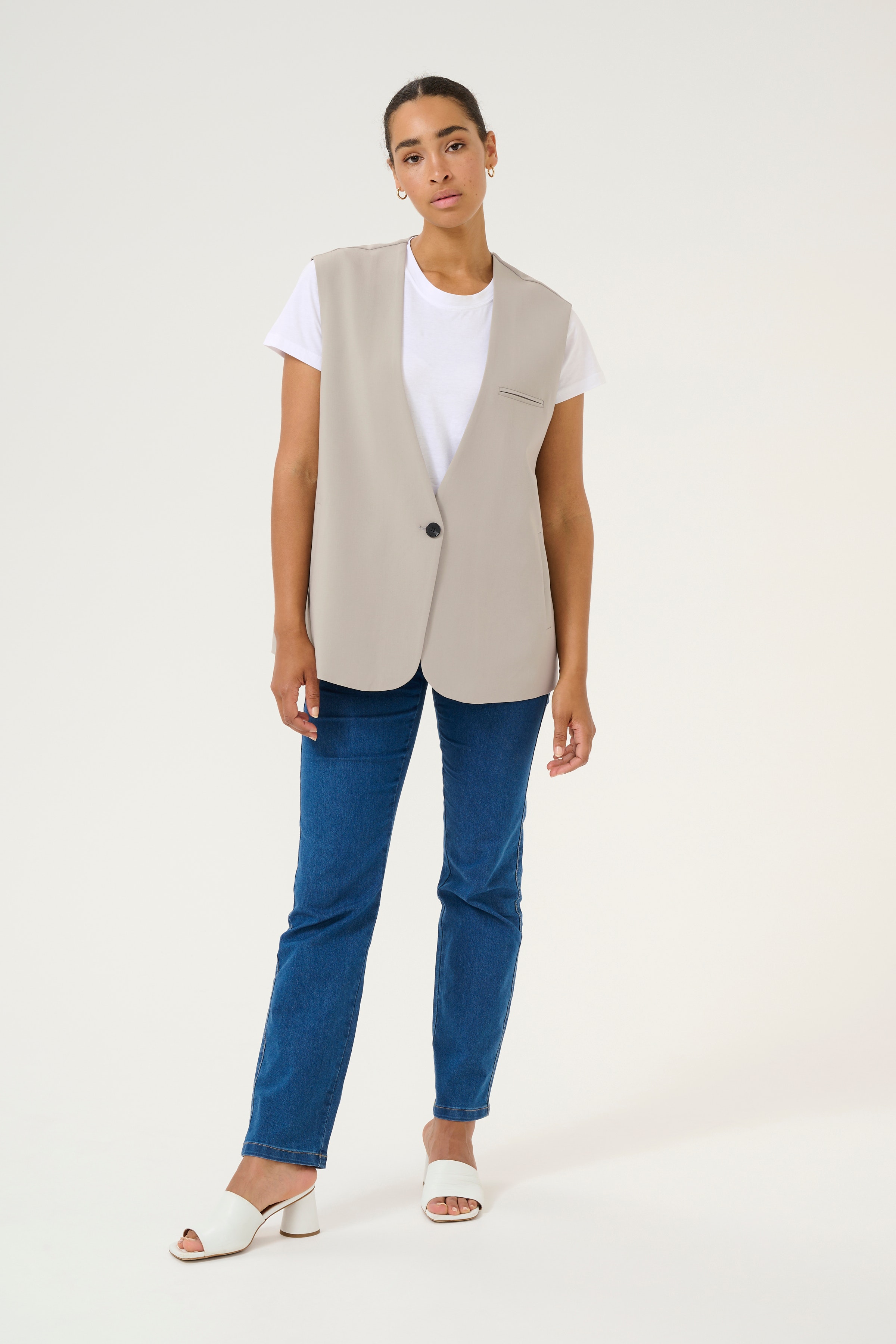 KAvitta Waistcoat LOOKBOOK FRONT 10509511-170205