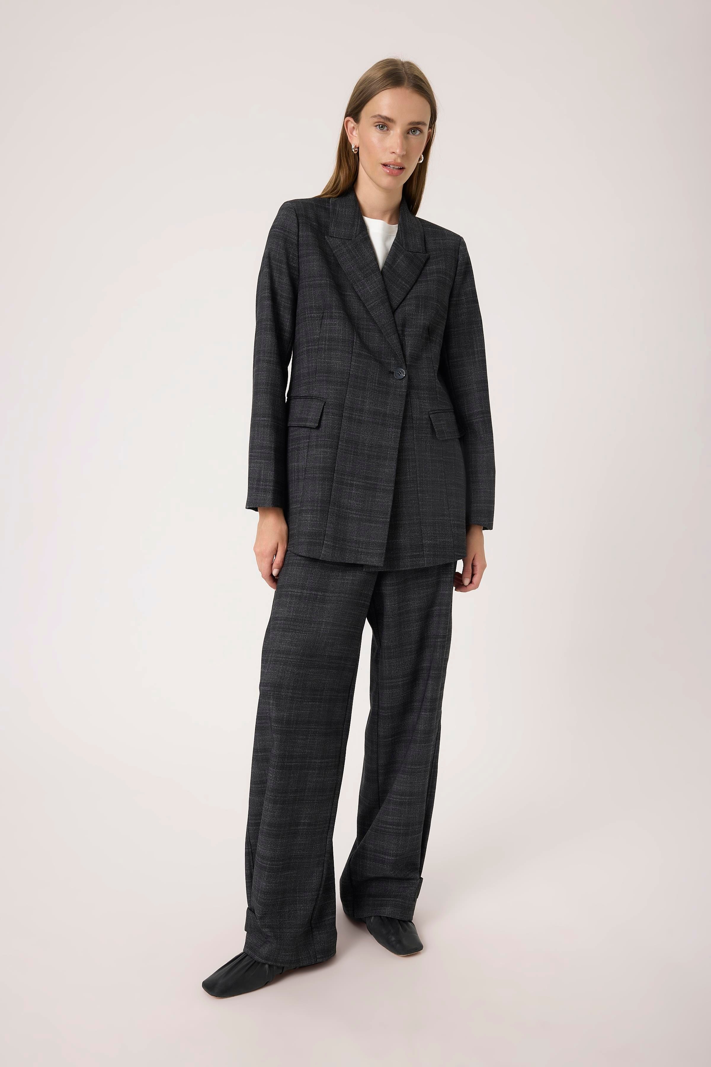 SLEvonne Hose LOOKBOOK FRONT 30408723-304333